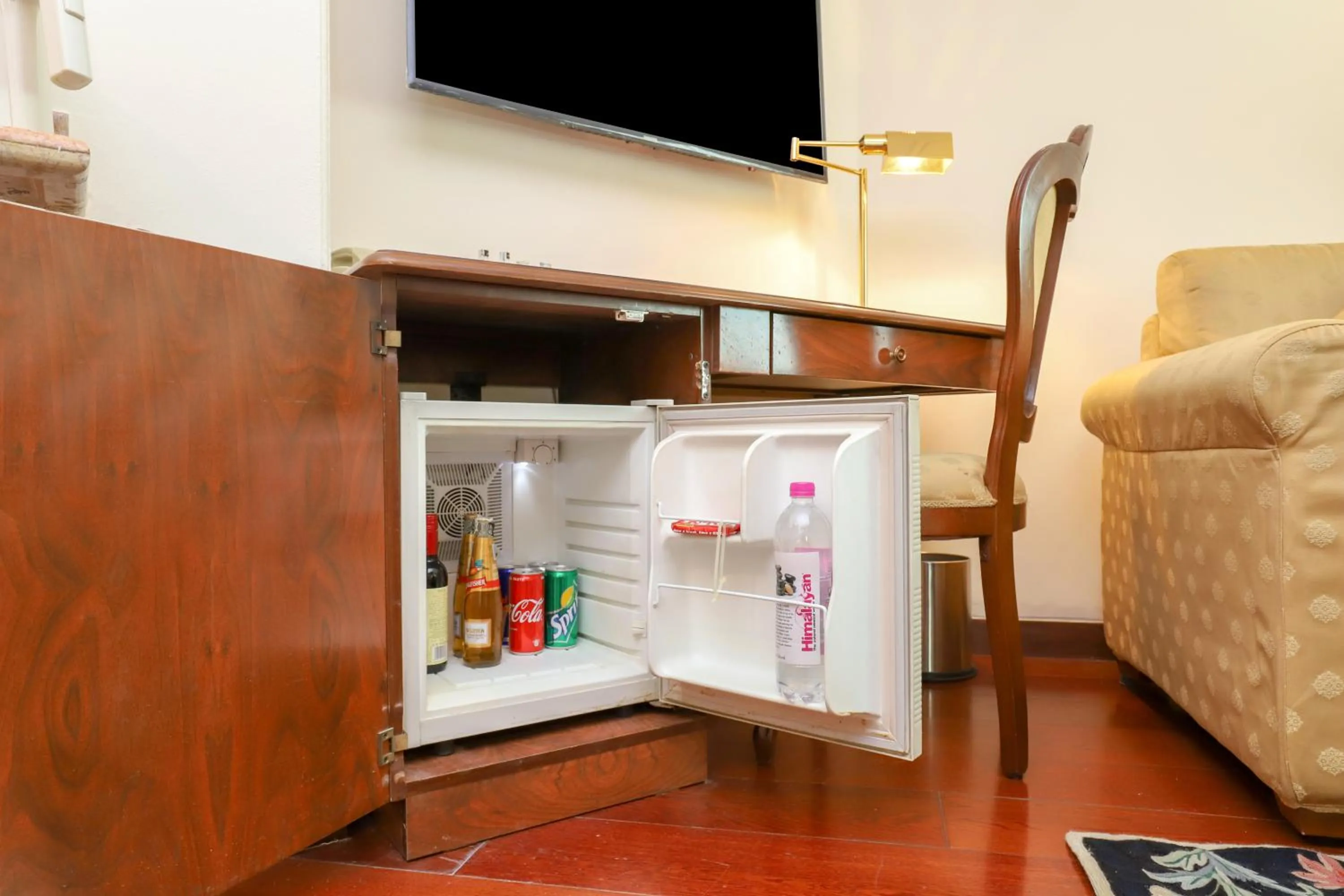 minibar in Hotel The Royal Plaza