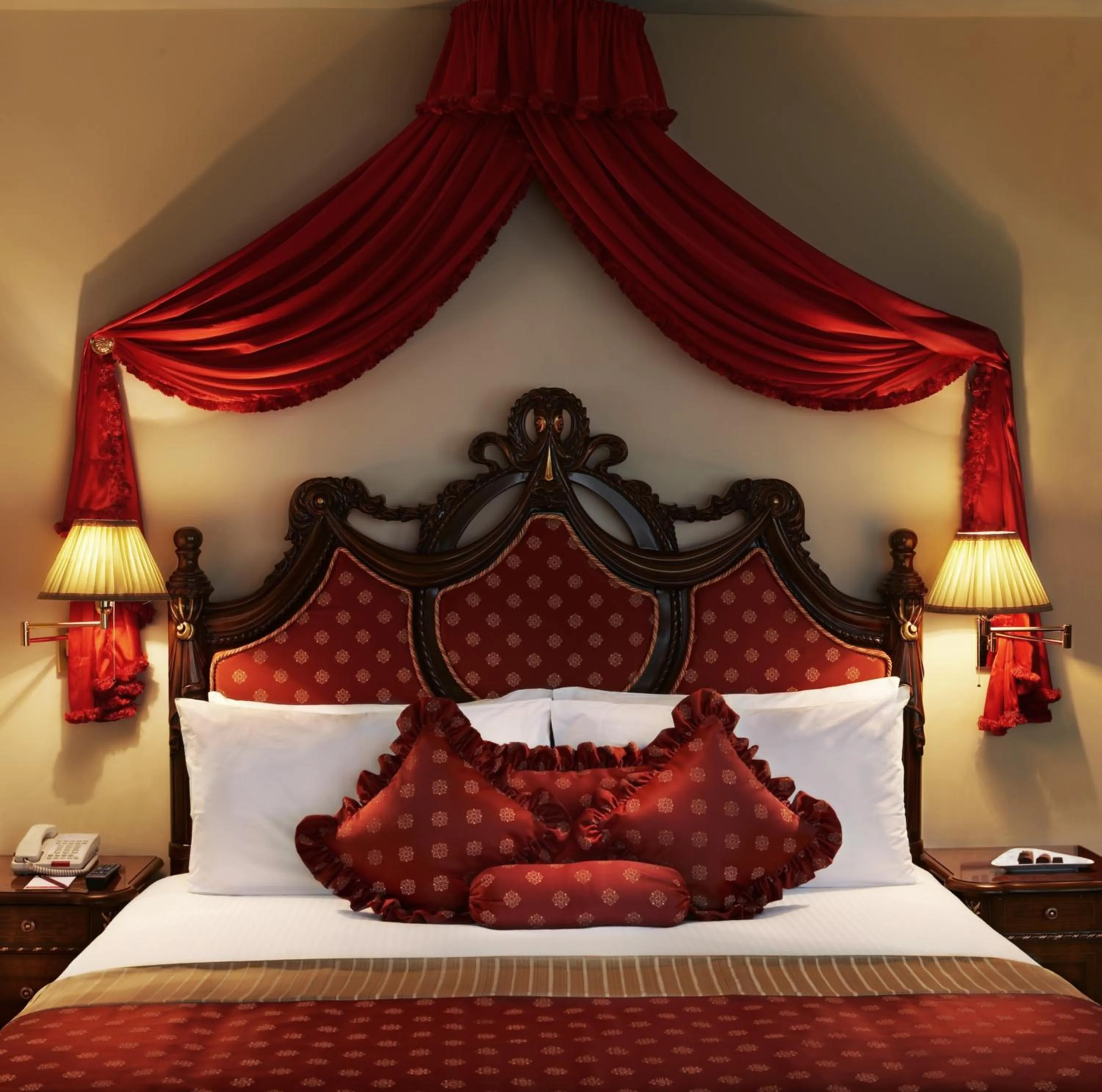 Bed in Hotel The Royal Plaza