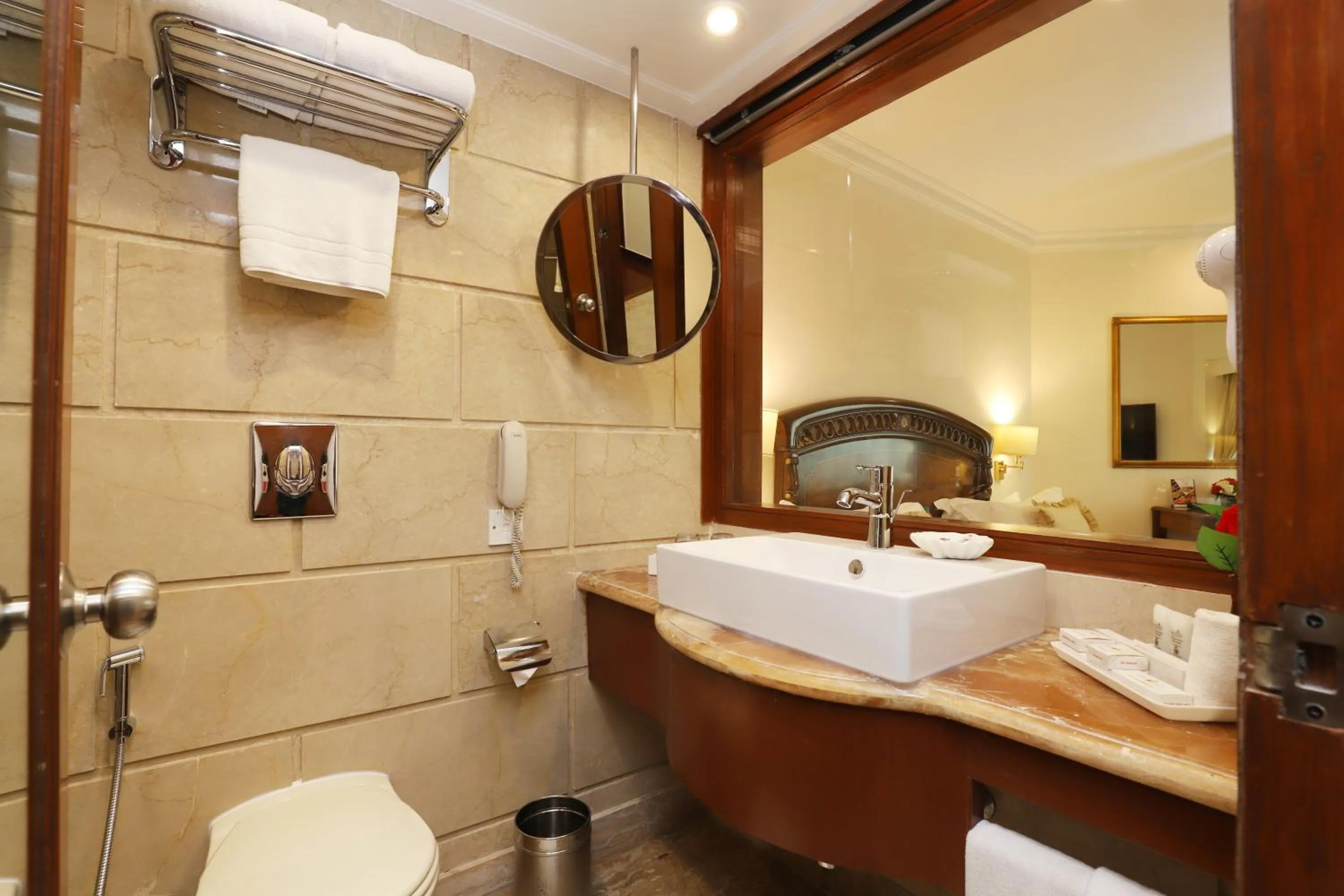 Toilet in Hotel The Royal Plaza