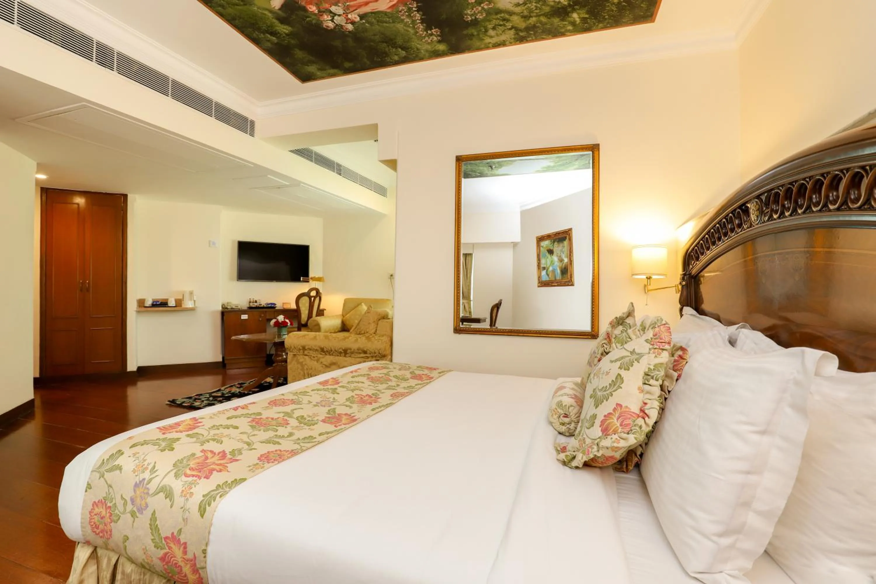 Bed in Hotel The Royal Plaza