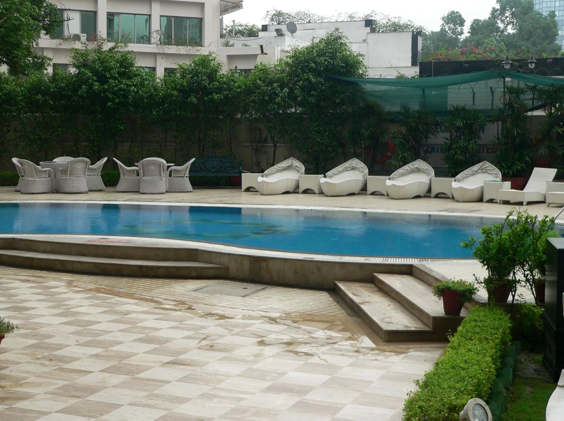 Swimming pool in Hotel The Royal Plaza