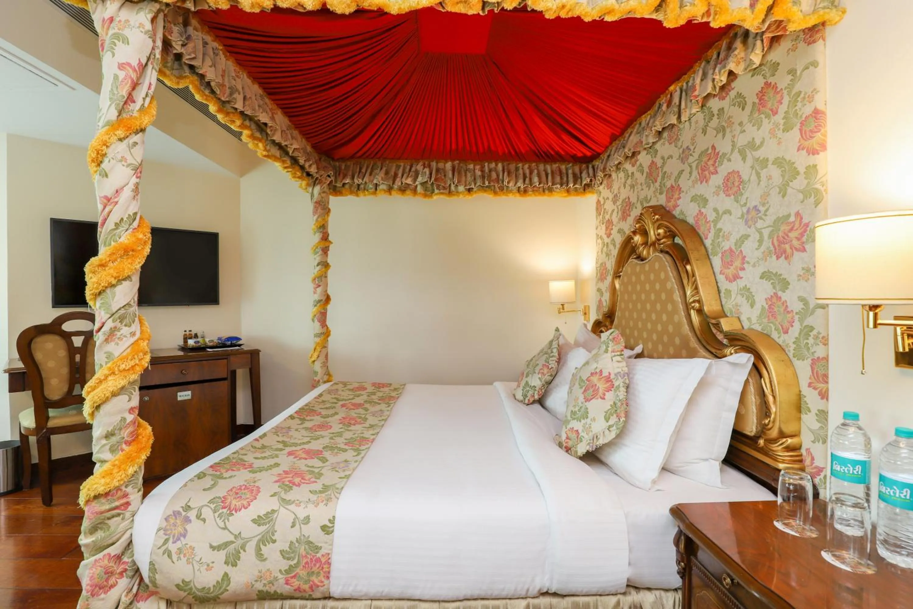 Bed in Hotel The Royal Plaza