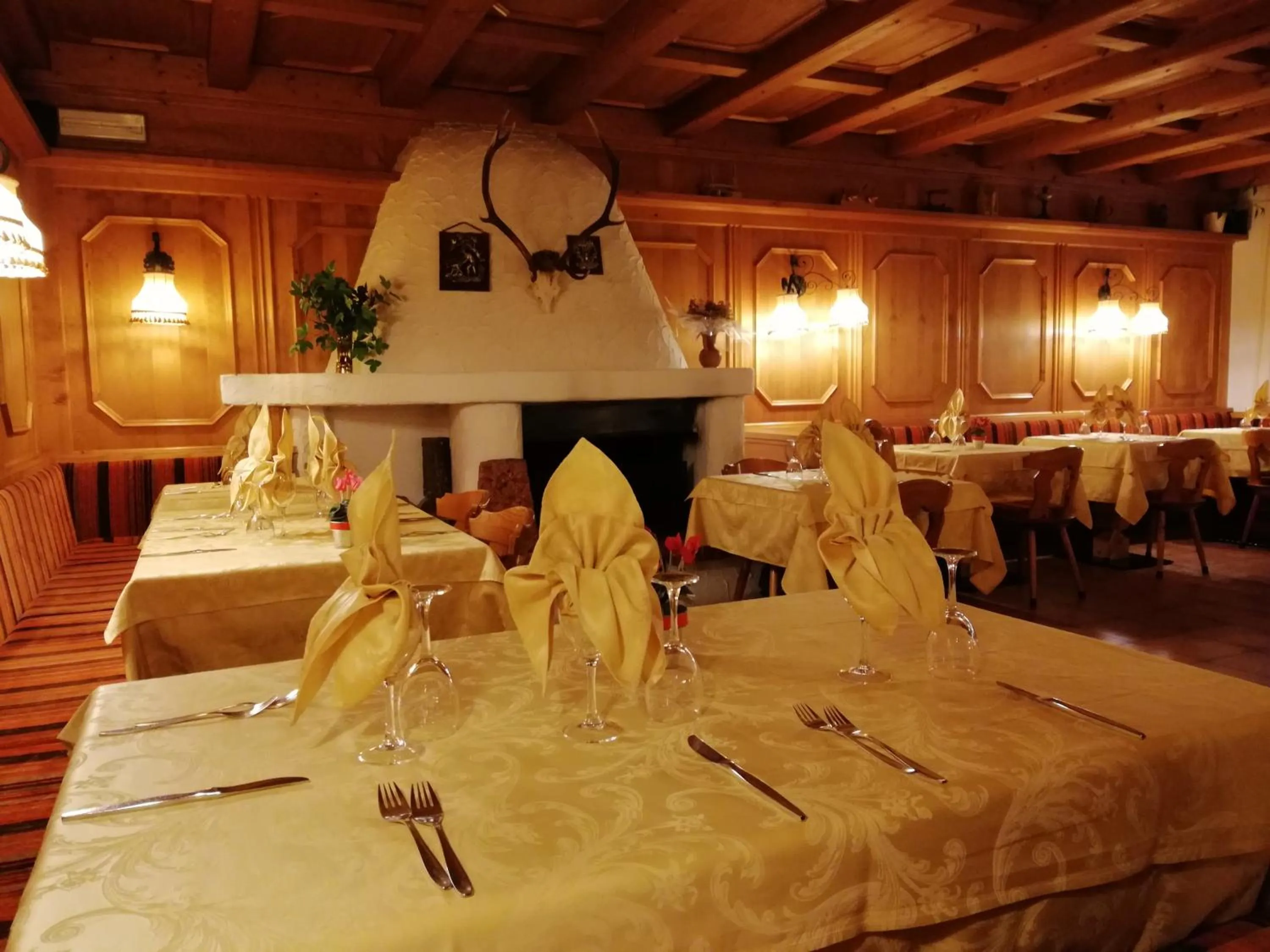 Restaurant/places to eat in Hotel il Cardo