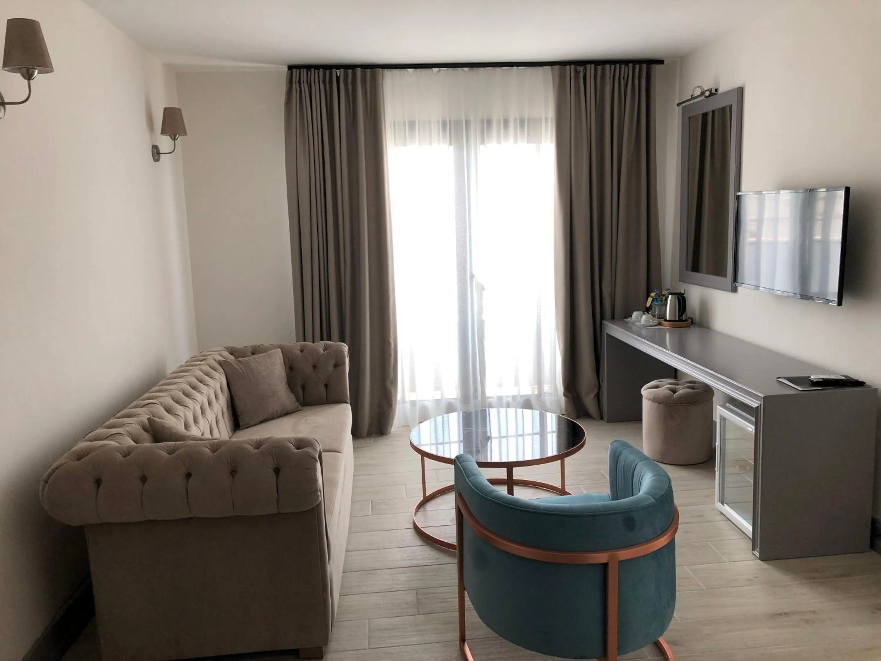 Living room in Yunus Hotel