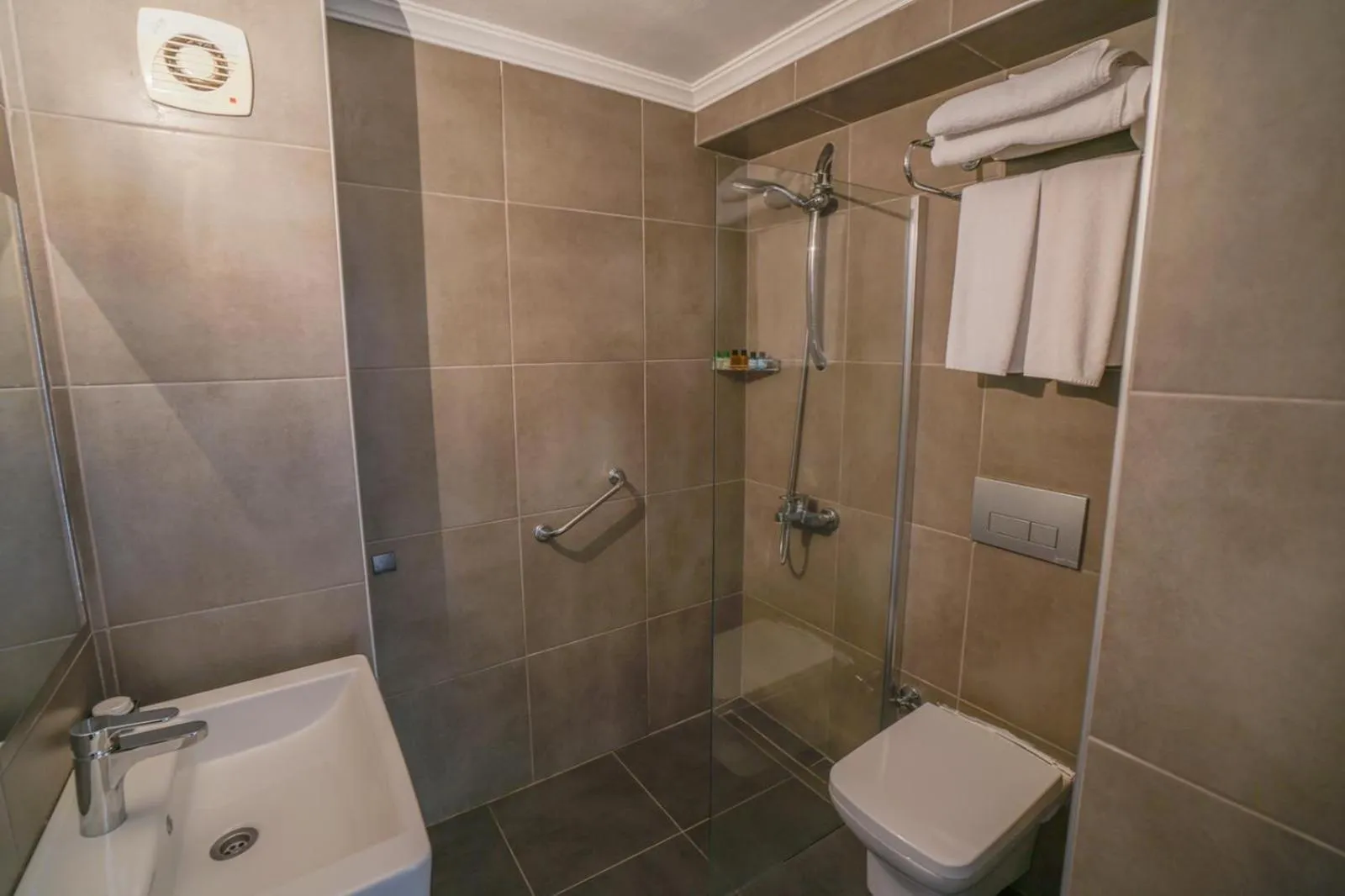 Bathroom in Yunus Hotel