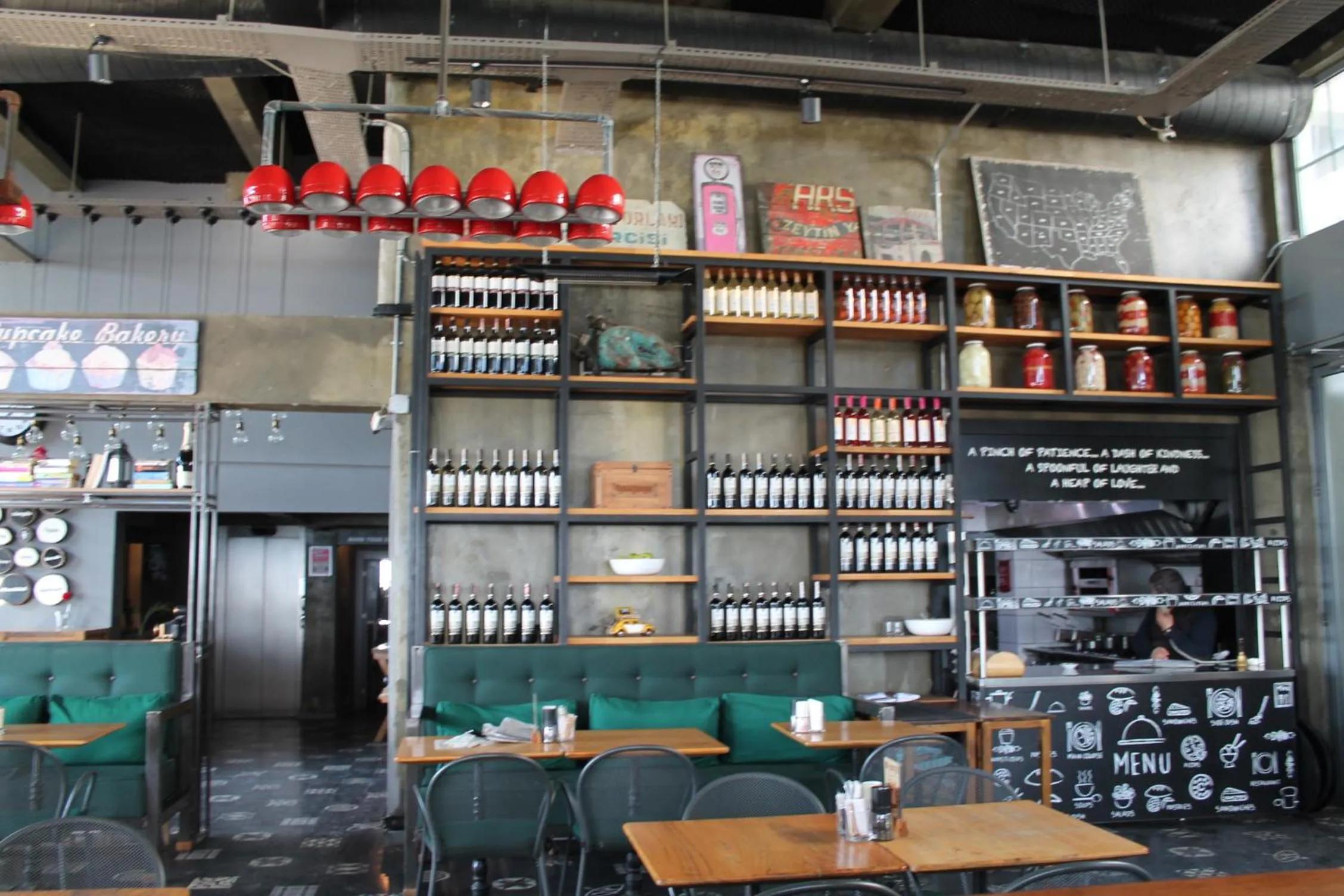 Restaurant/places to eat in Yunus Hotel