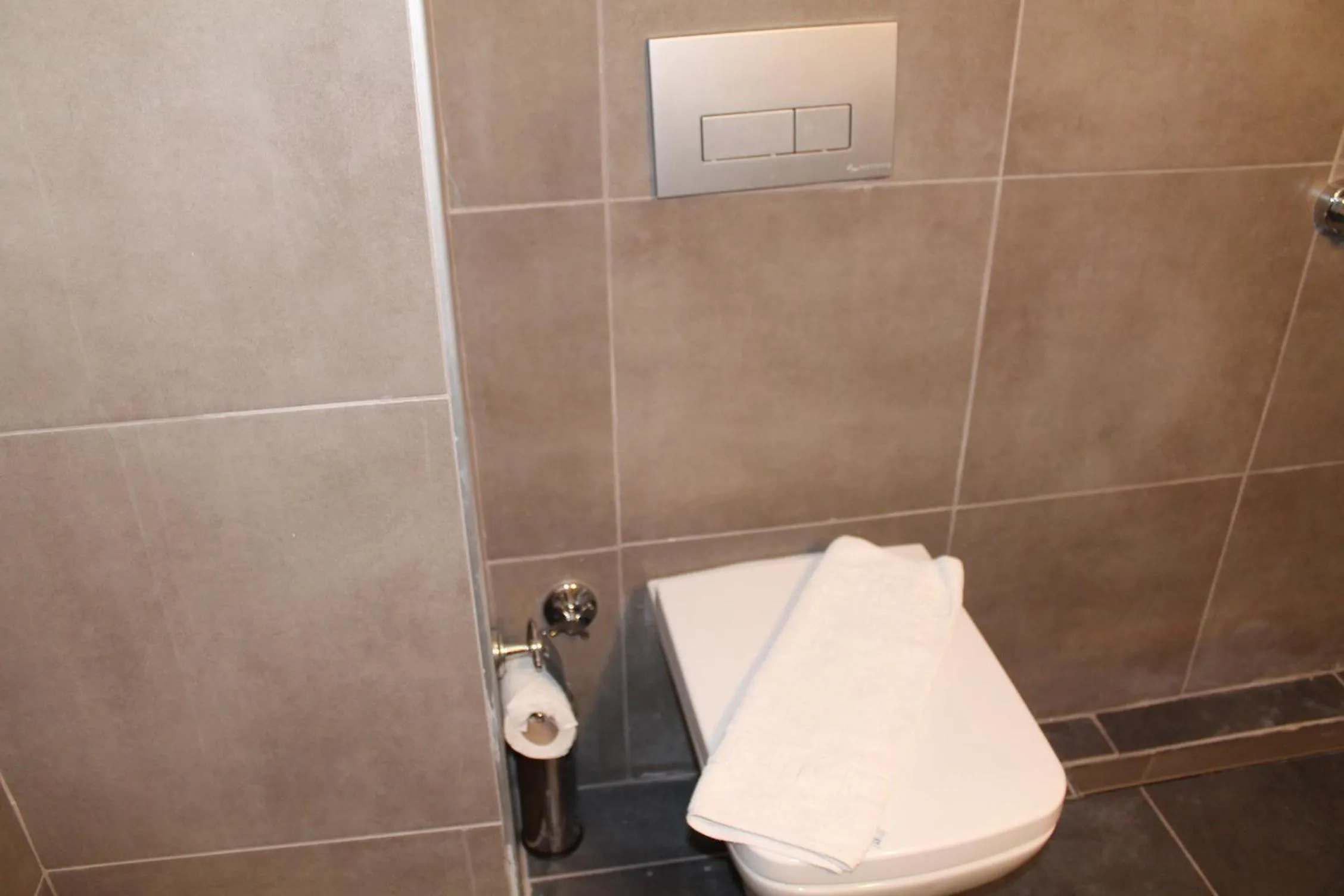 Bathroom in Yunus Hotel