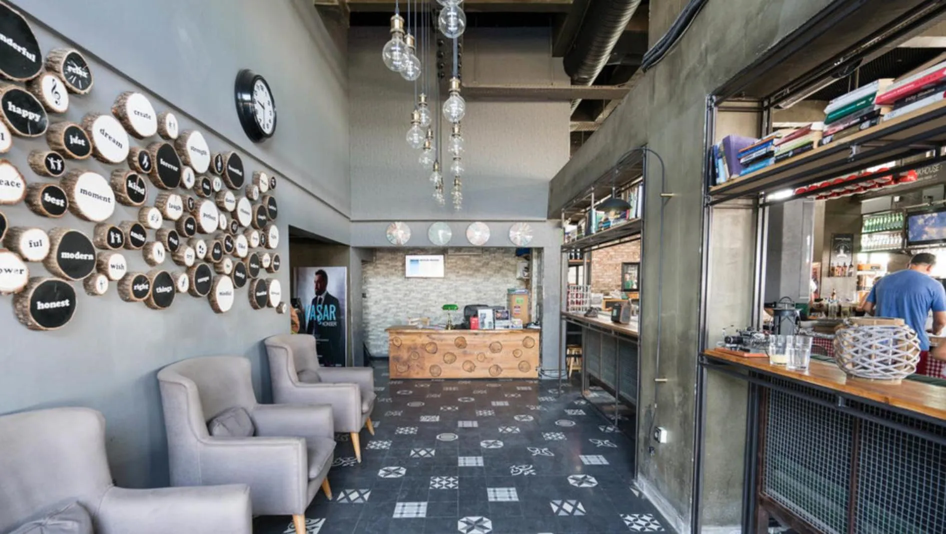 Library in Yunus Hotel