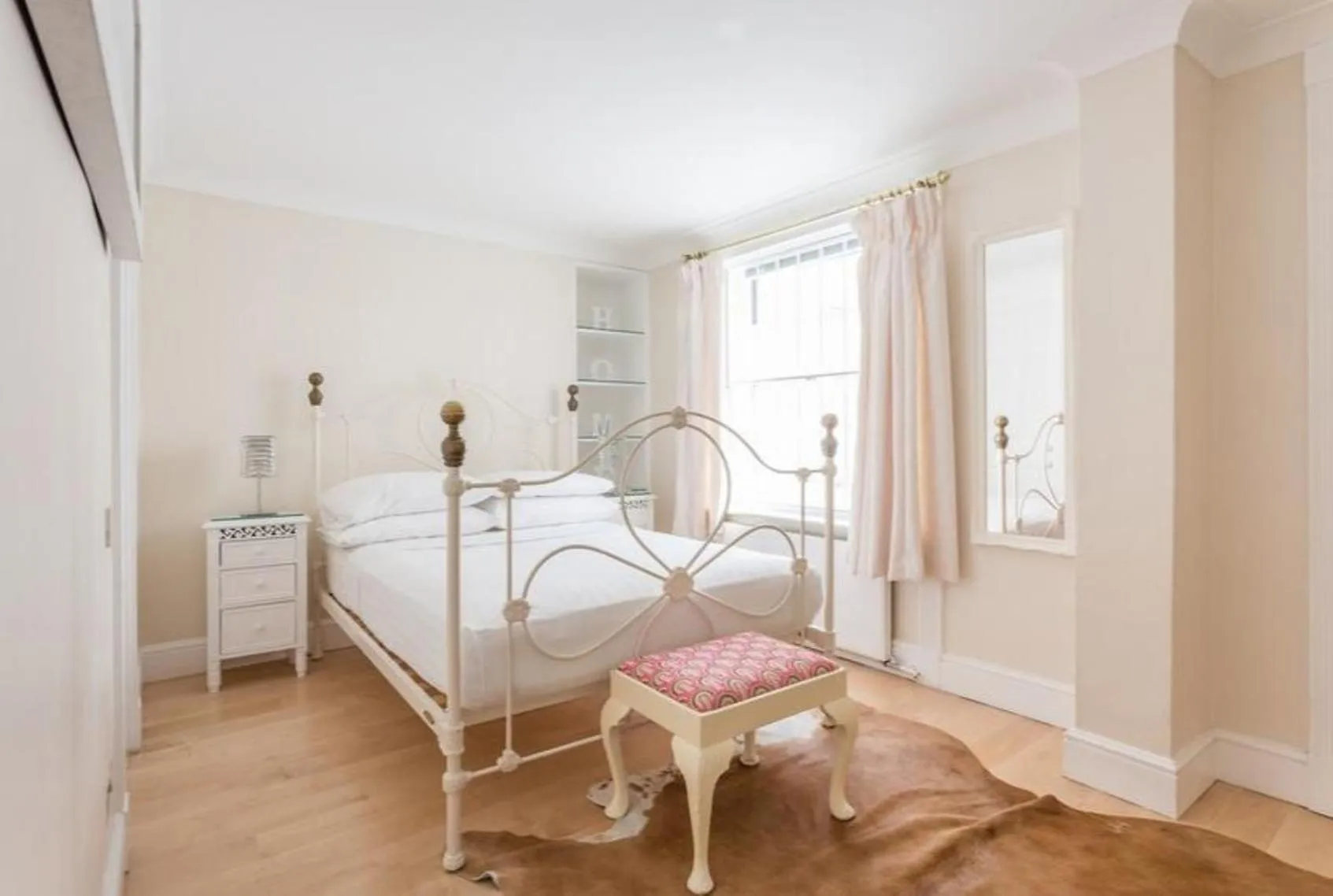 Bedroom, Bed in Central London Luxury 3BR Flat Elegant Duplex Gem