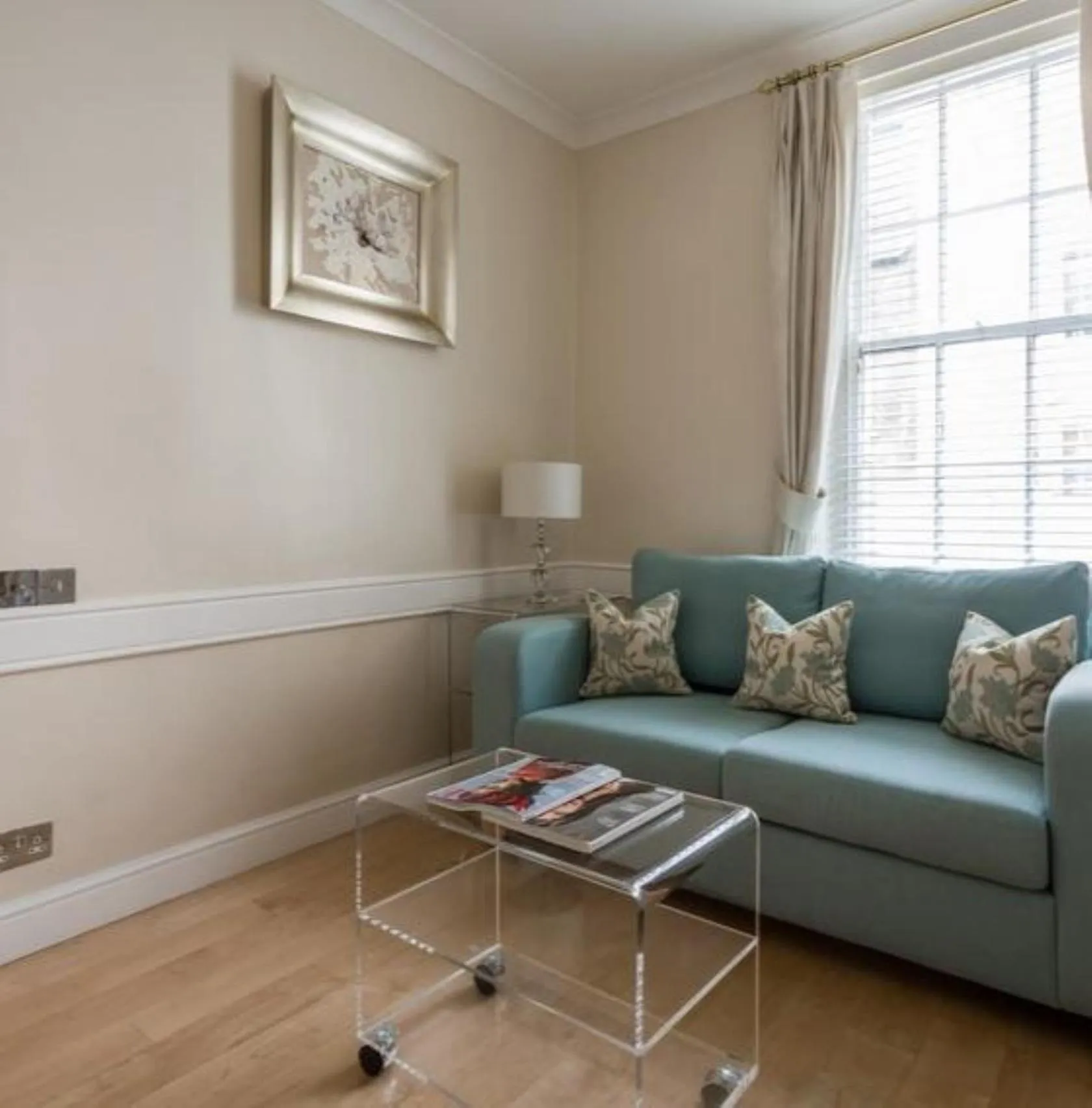 Living room in Central London Luxury 3BR Flat Elegant Duplex Gem