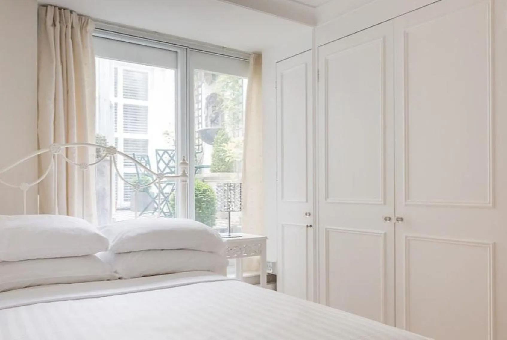 Bedroom, Bed in Central London Luxury 3BR Flat Elegant Duplex Gem