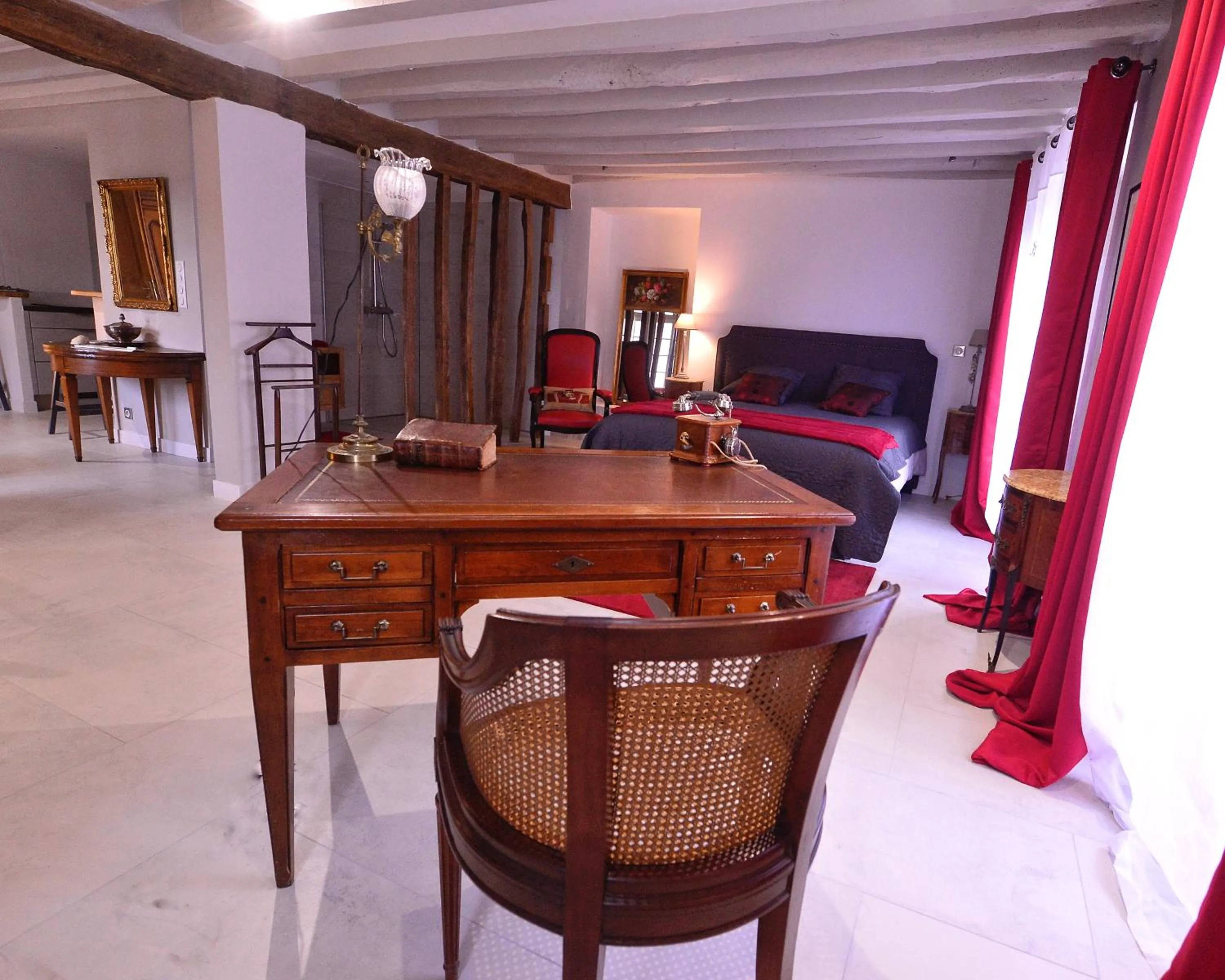 Property building in Petit loft de charme proche VERSAILLES SACLAY 30 mn PARIS jardin terrasse parking securisé