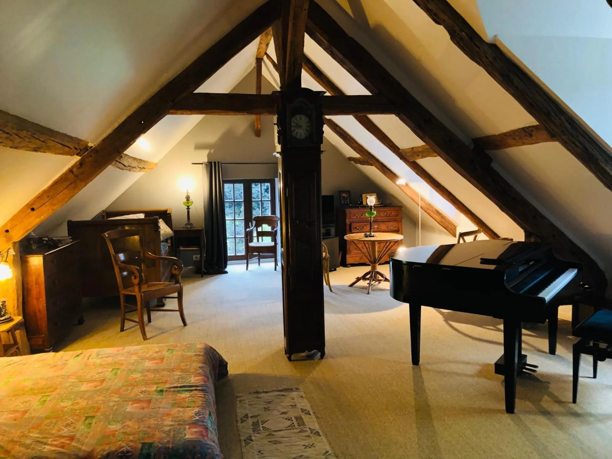 Petit loft de charme proche VERSAILLES SACLAY 30 mn PARIS jardin terrasse parking securisé