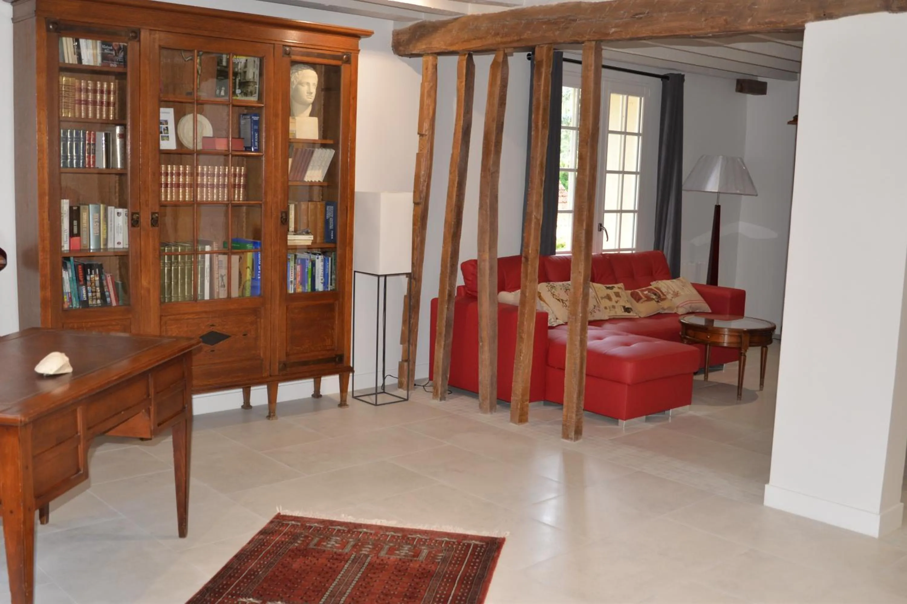 Library in Petit loft de charme proche VERSAILLES SACLAY 30 mn PARIS jardin terrasse parking securisé