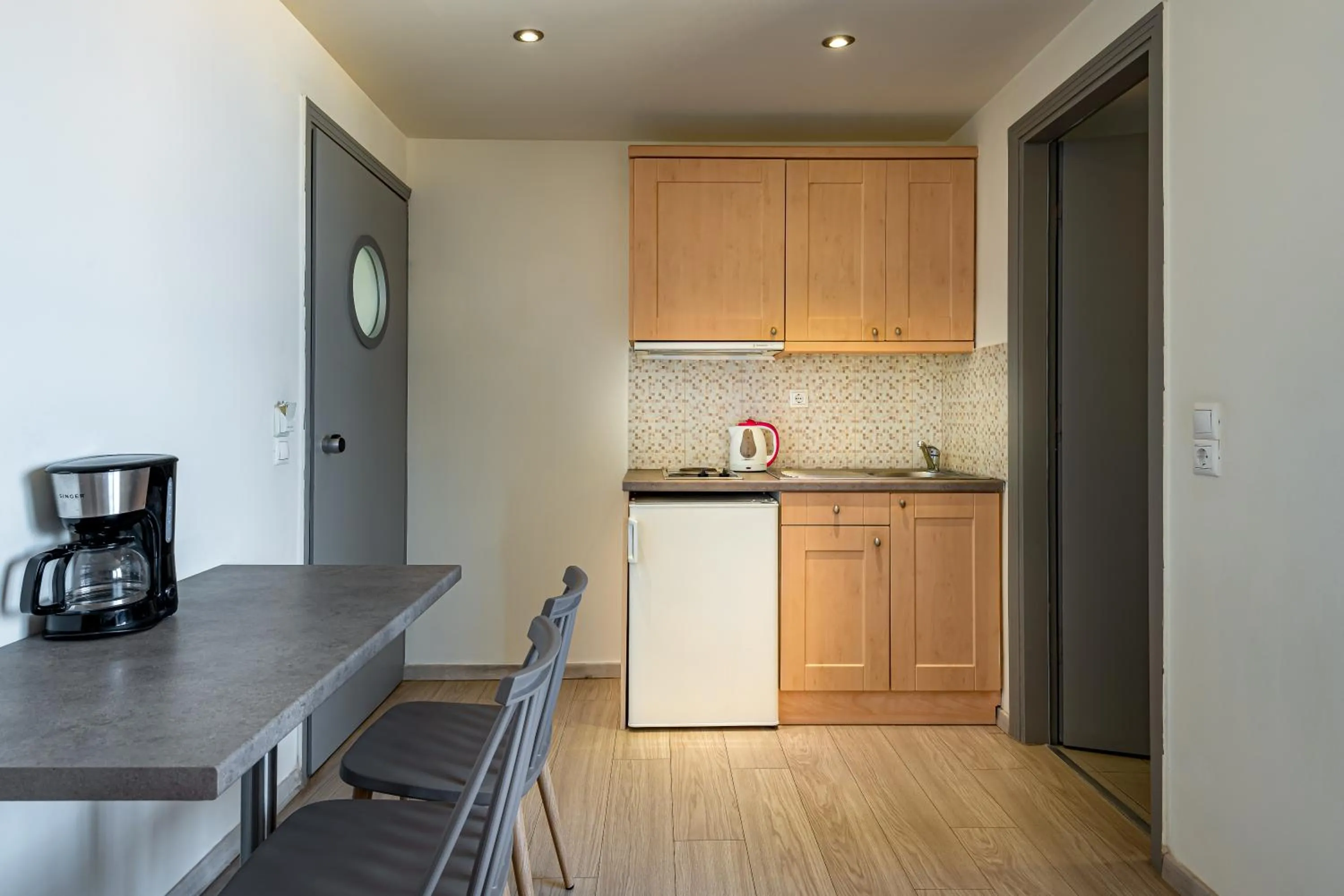 Coffee/tea facilities in Icarus Apartments