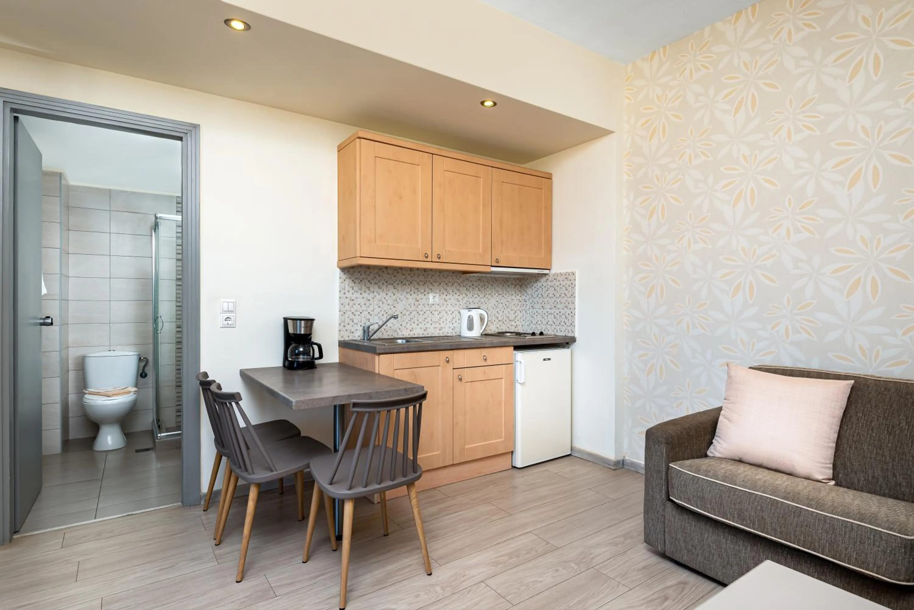 Kitchen or kitchenette in Icarus Apartments