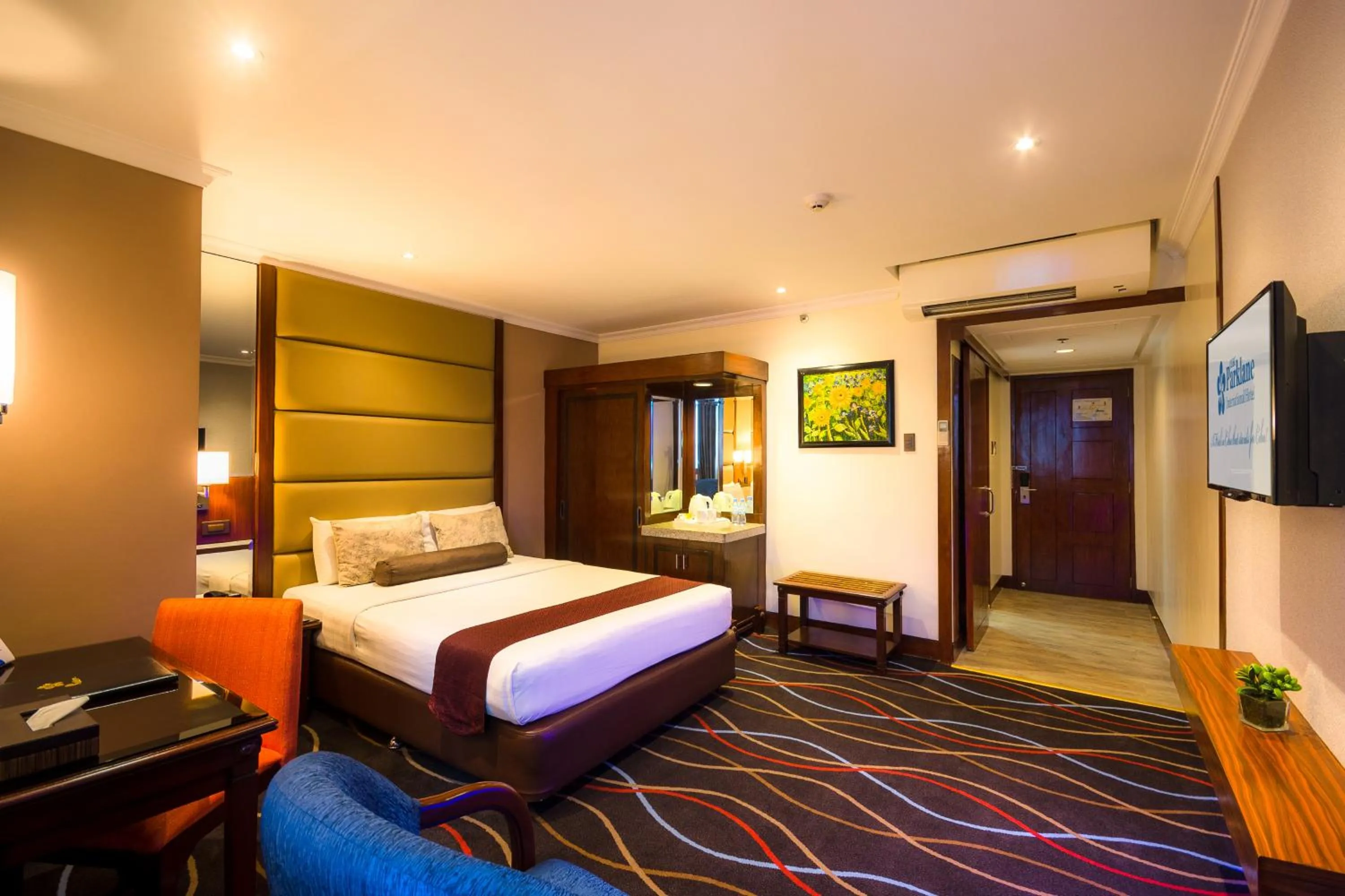 Bed in Cebu Parklane International Hotel