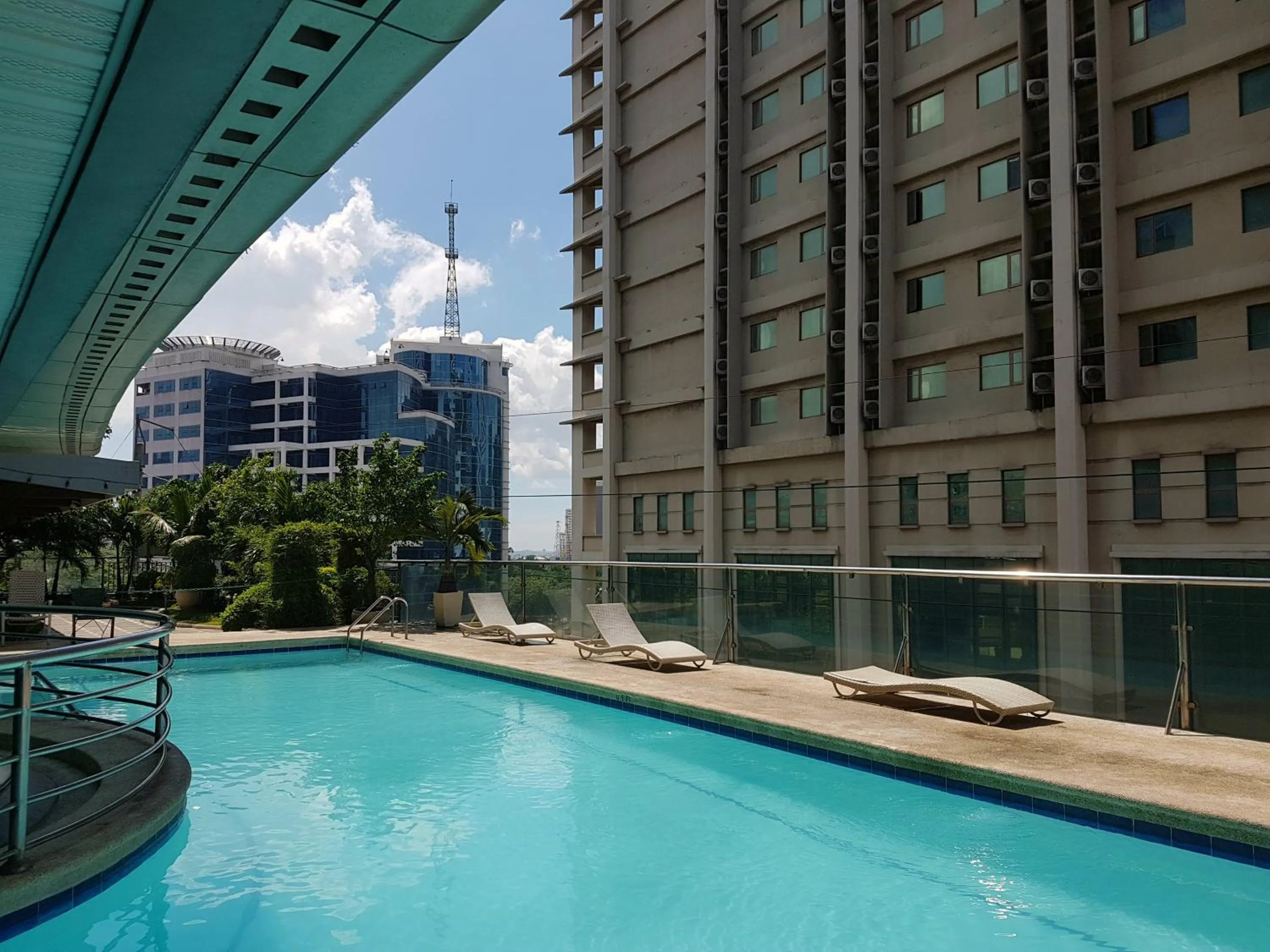 Swimming pool in Cebu Parklane International Hotel