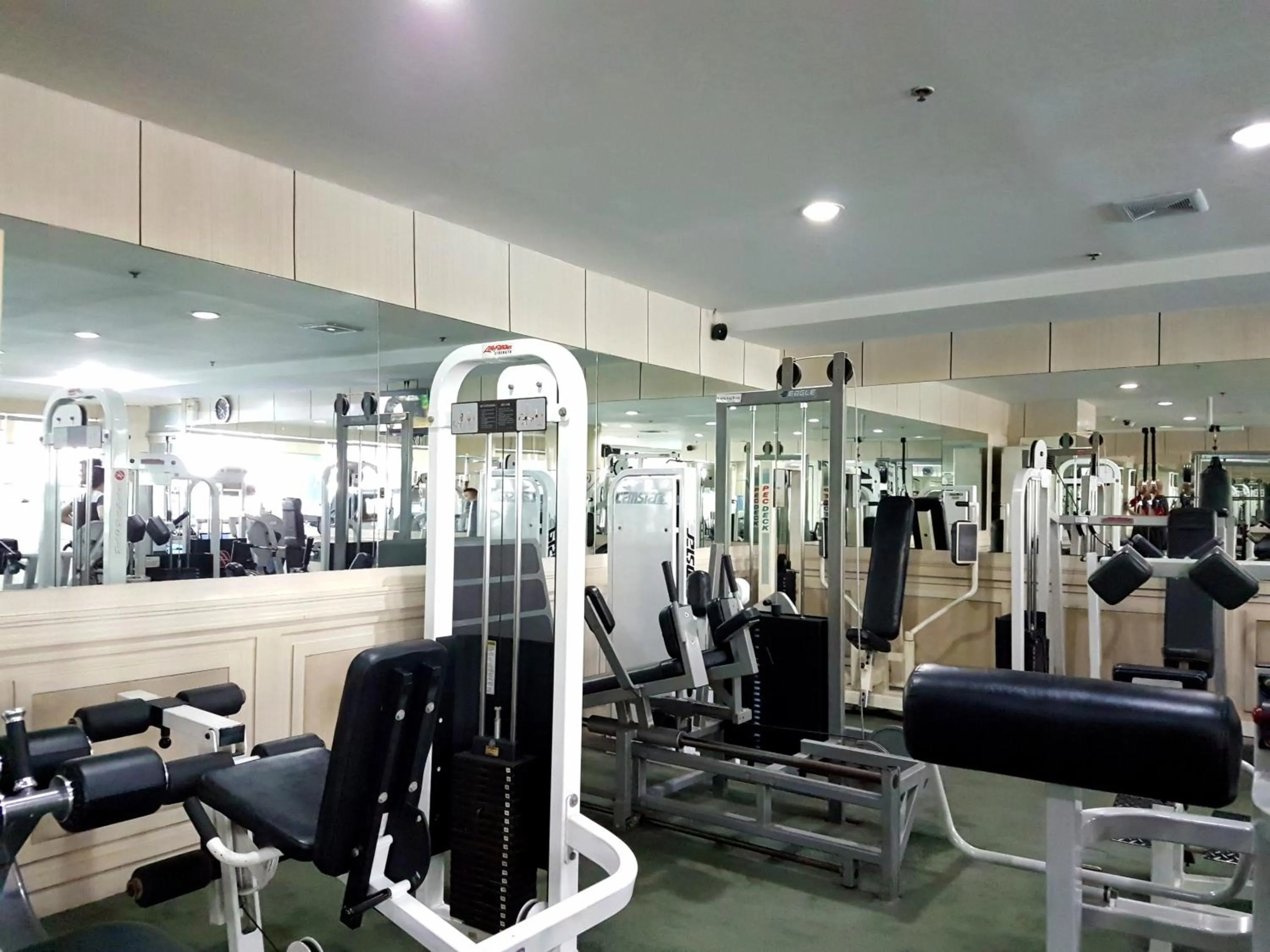 Fitness centre/facilities in Cebu Parklane International Hotel