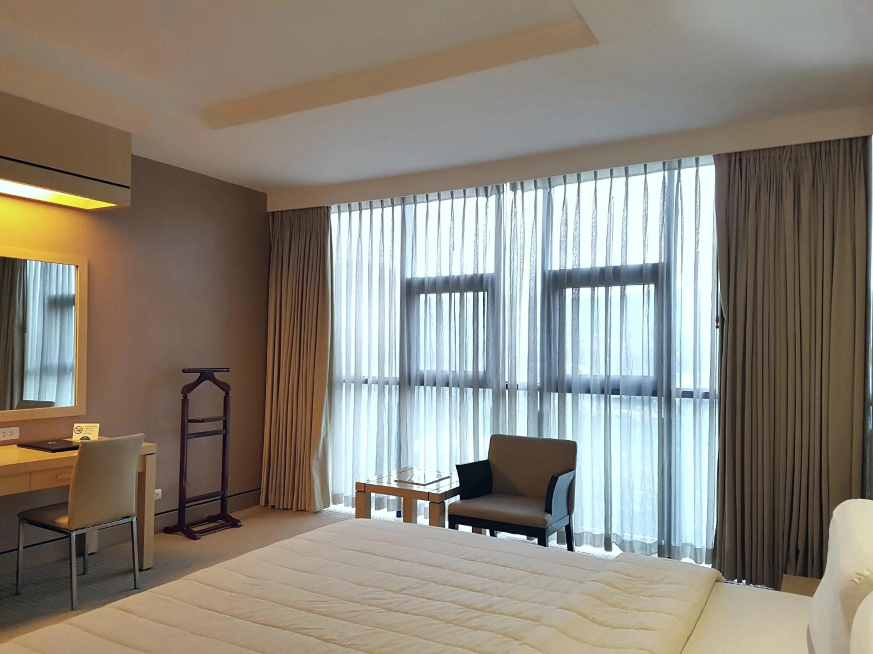 Bed in Cebu Parklane International Hotel