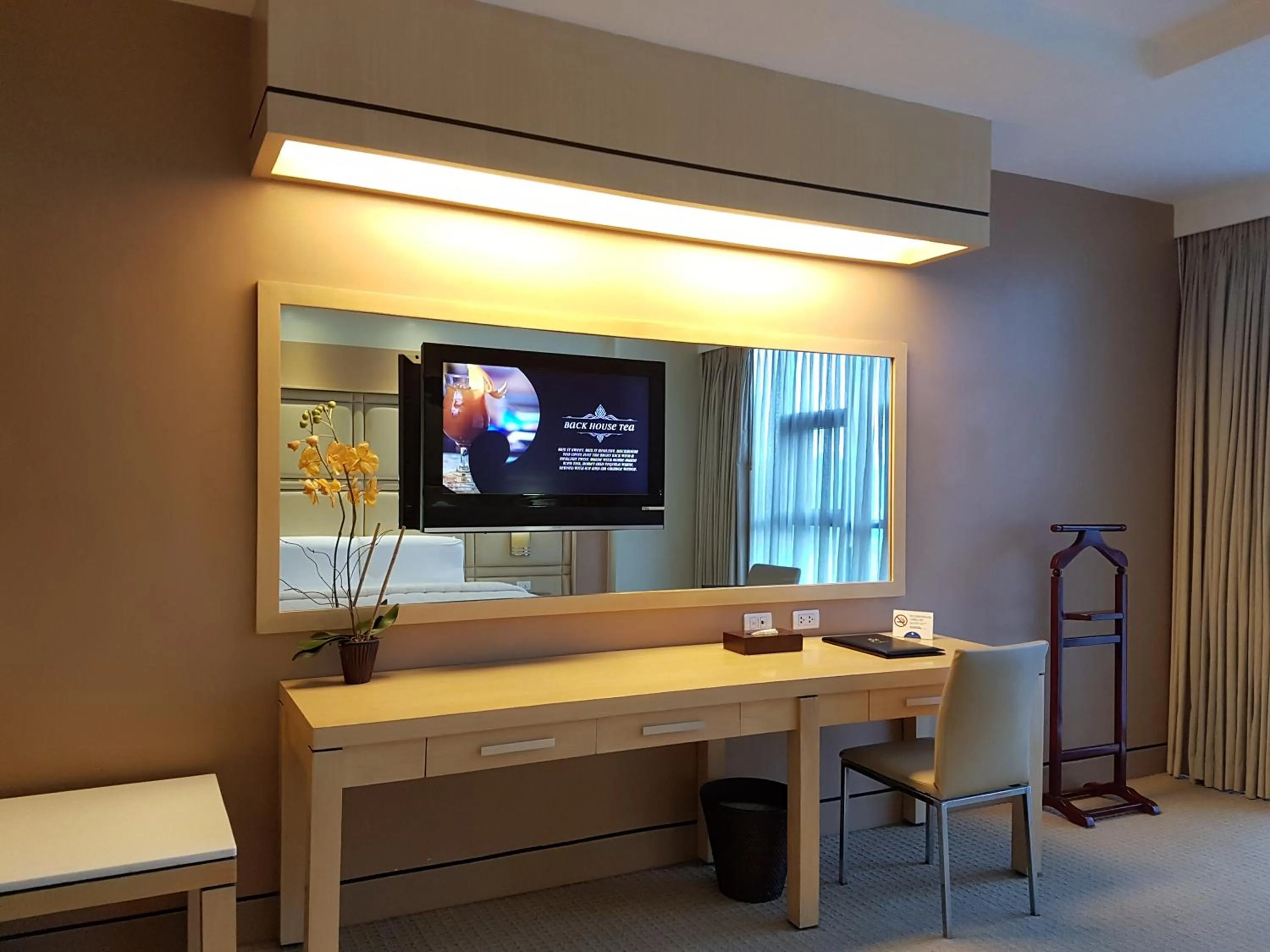 TV and multimedia in Cebu Parklane International Hotel