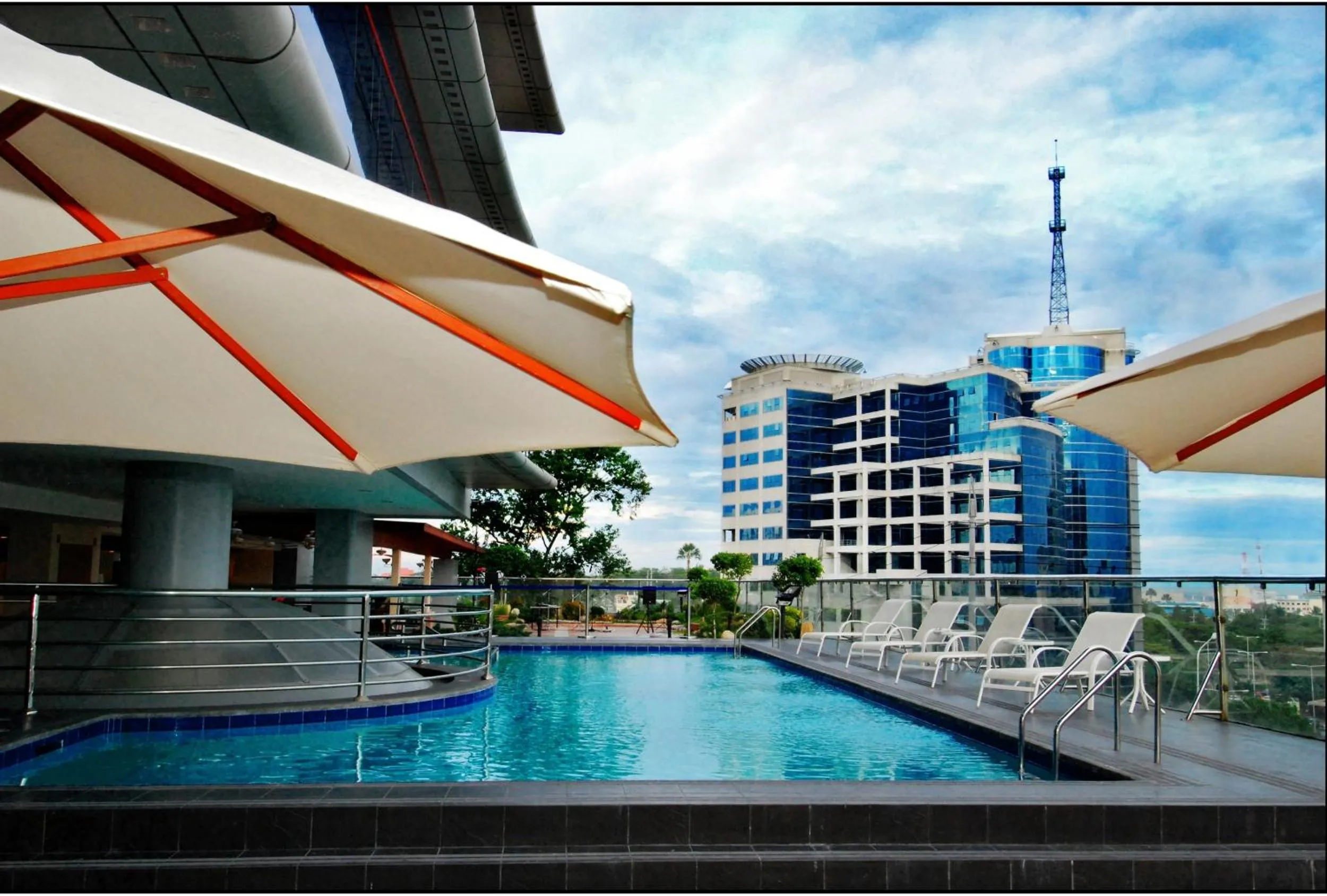 Swimming pool in Cebu Parklane International Hotel