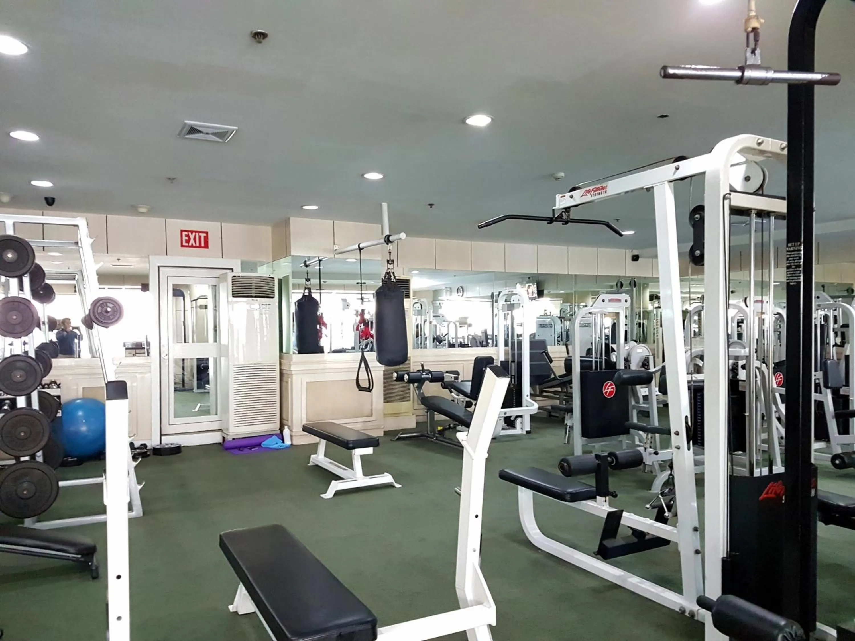 Fitness centre/facilities in Cebu Parklane International Hotel