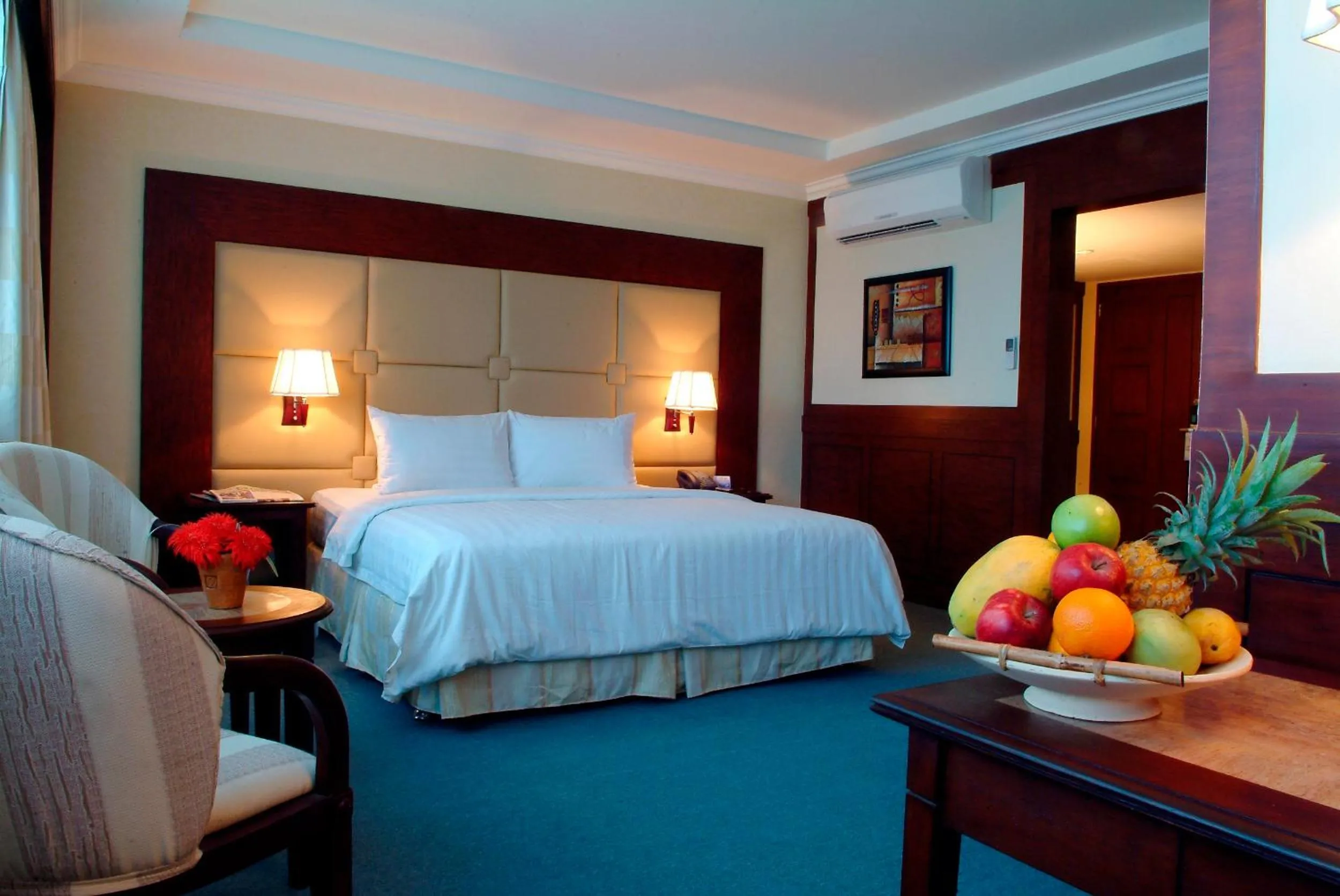 Bedroom, Bed in Cebu Parklane International Hotel