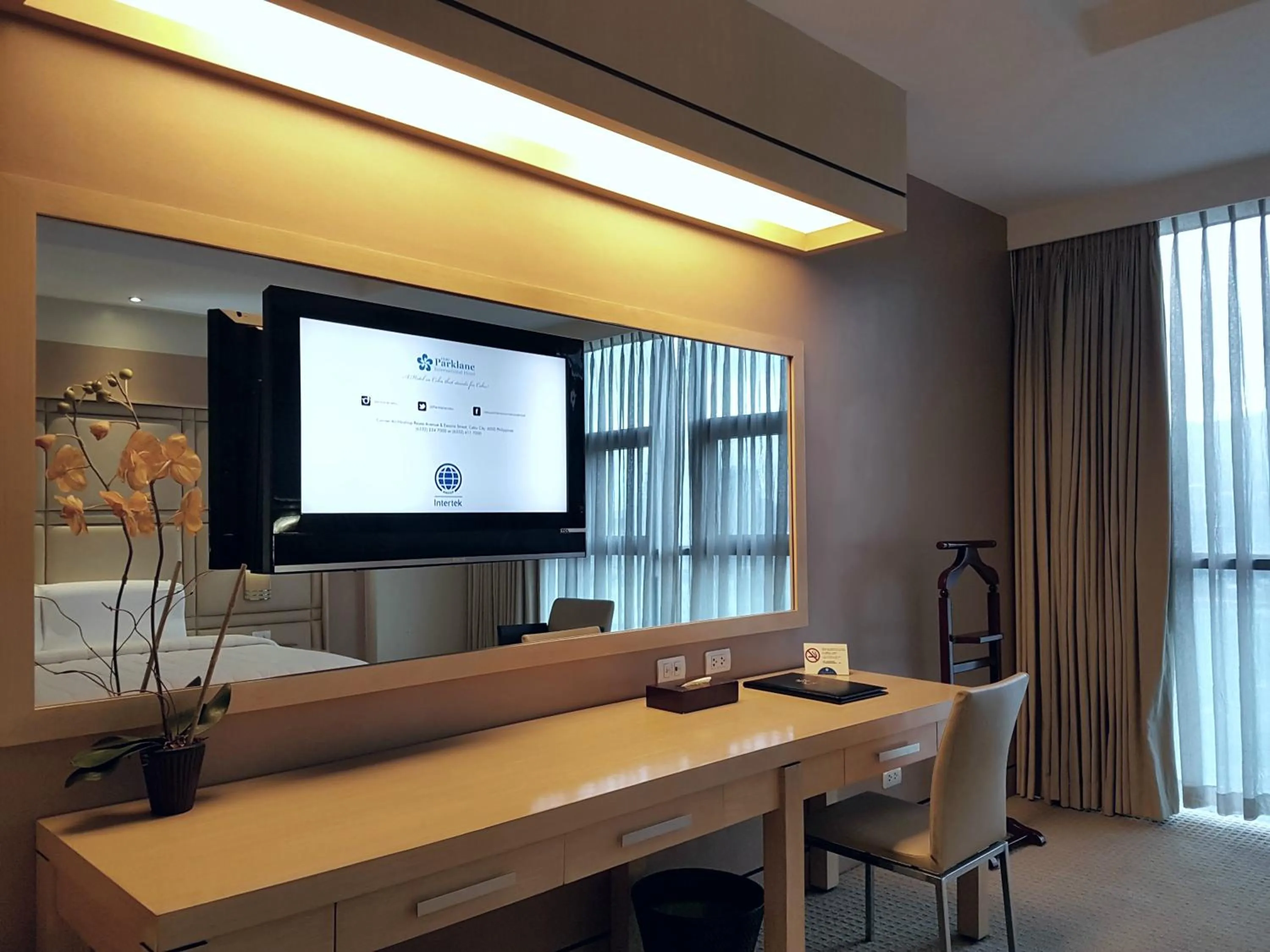 TV and multimedia in Cebu Parklane International Hotel