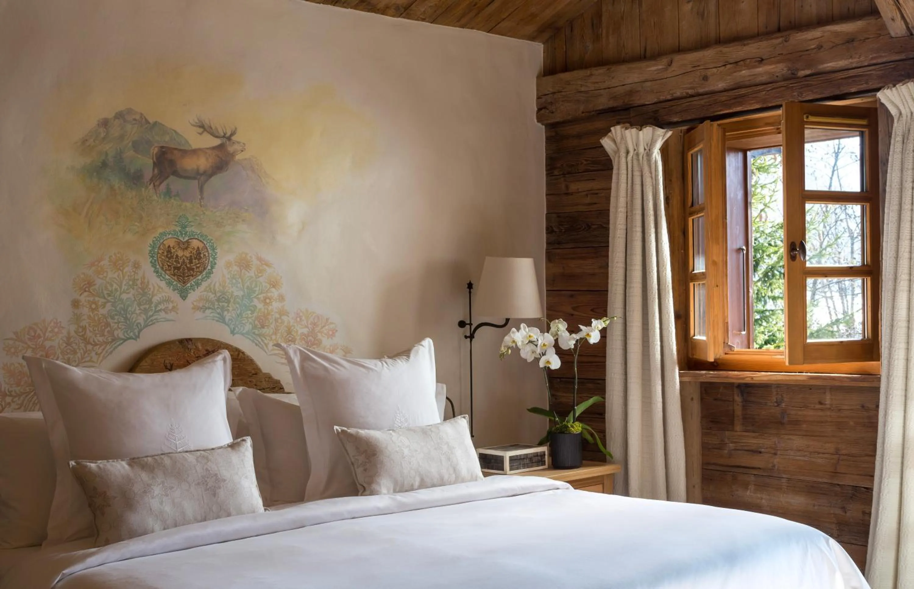 Bed in Les Chalets du Mont d'Arbois & Spa, Megève