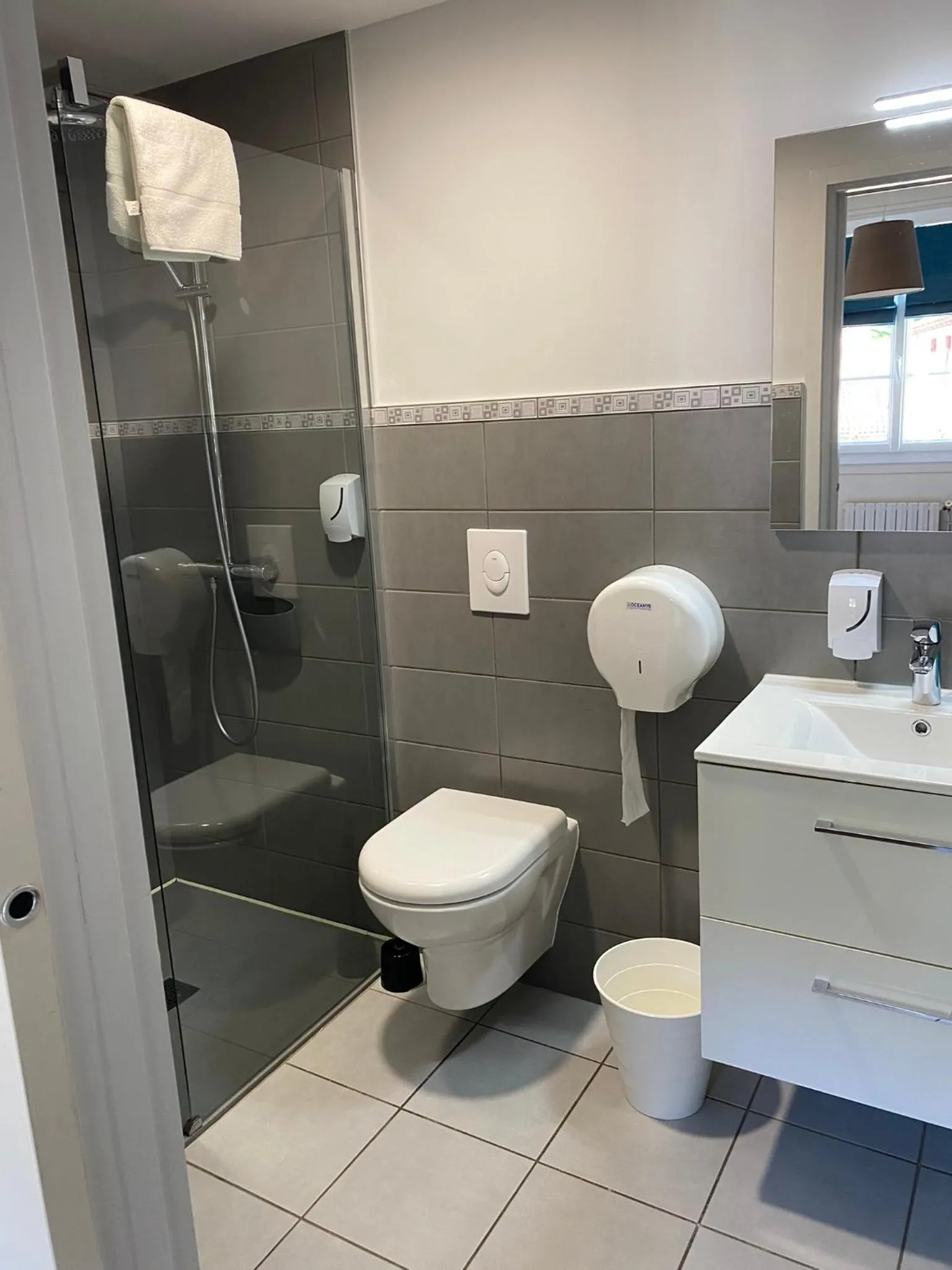 Toilet in Hôtel Juantorena