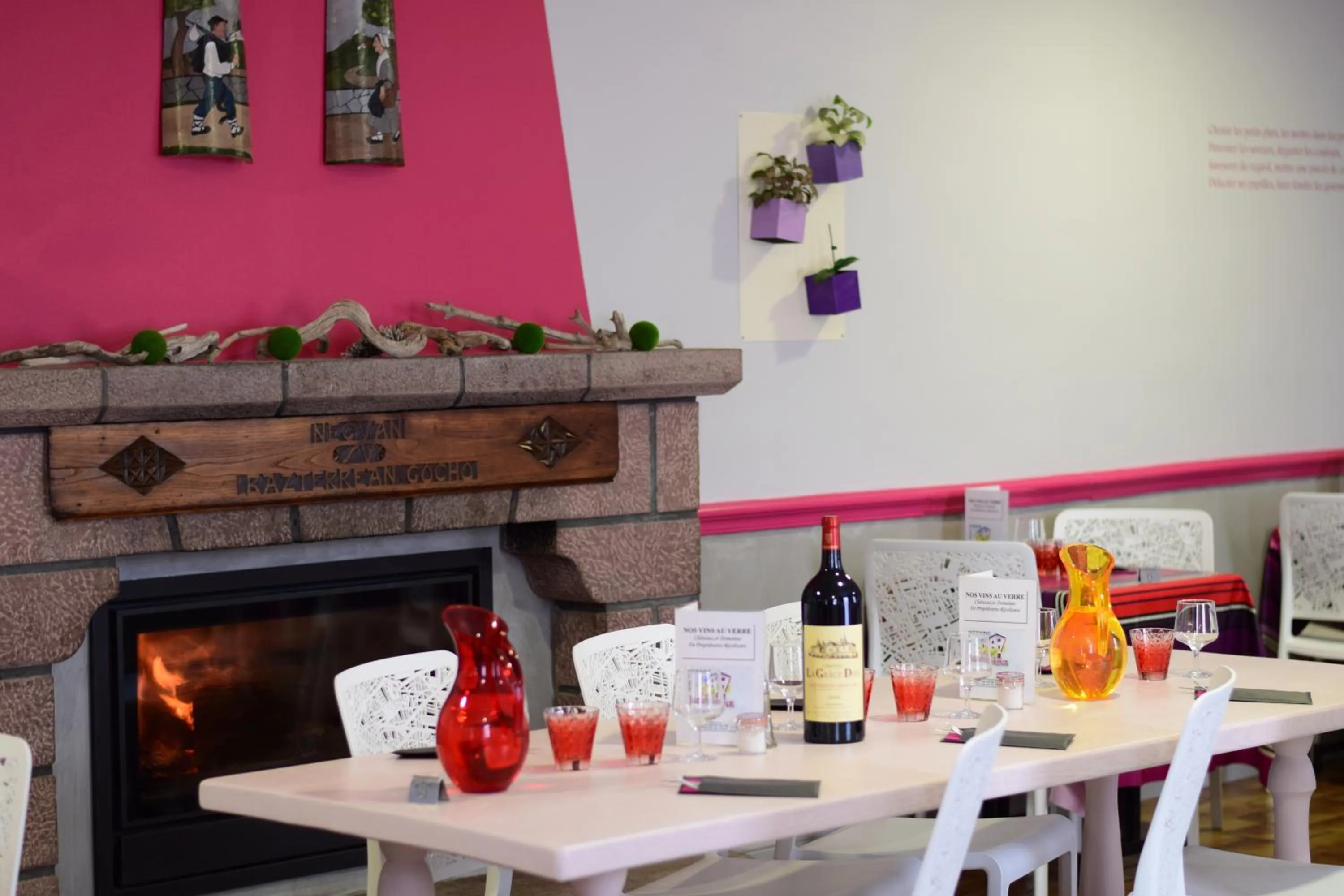 Restaurant/places to eat in Hôtel Juantorena