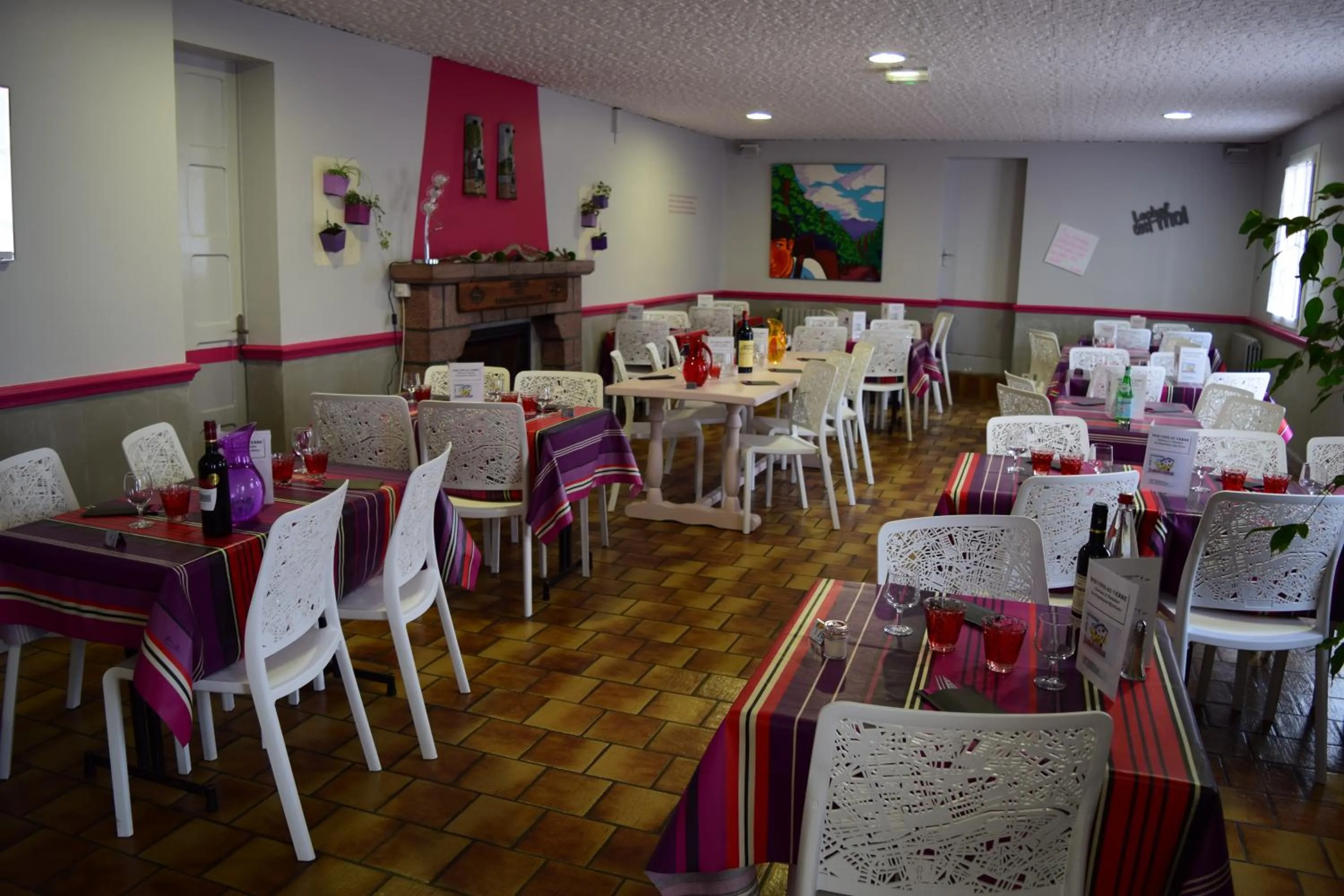 Restaurant/places to eat in Hôtel Juantorena