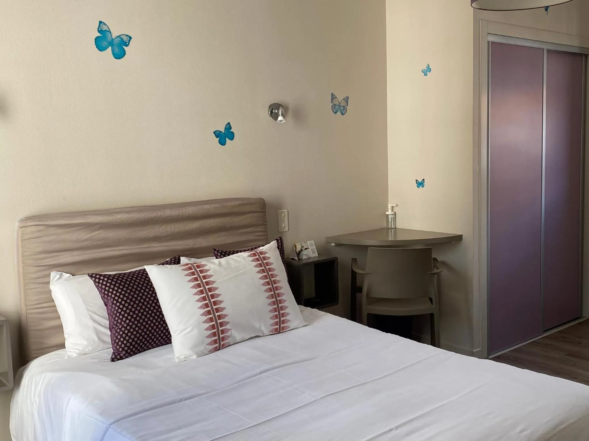 Bedroom in Hôtel Juantorena