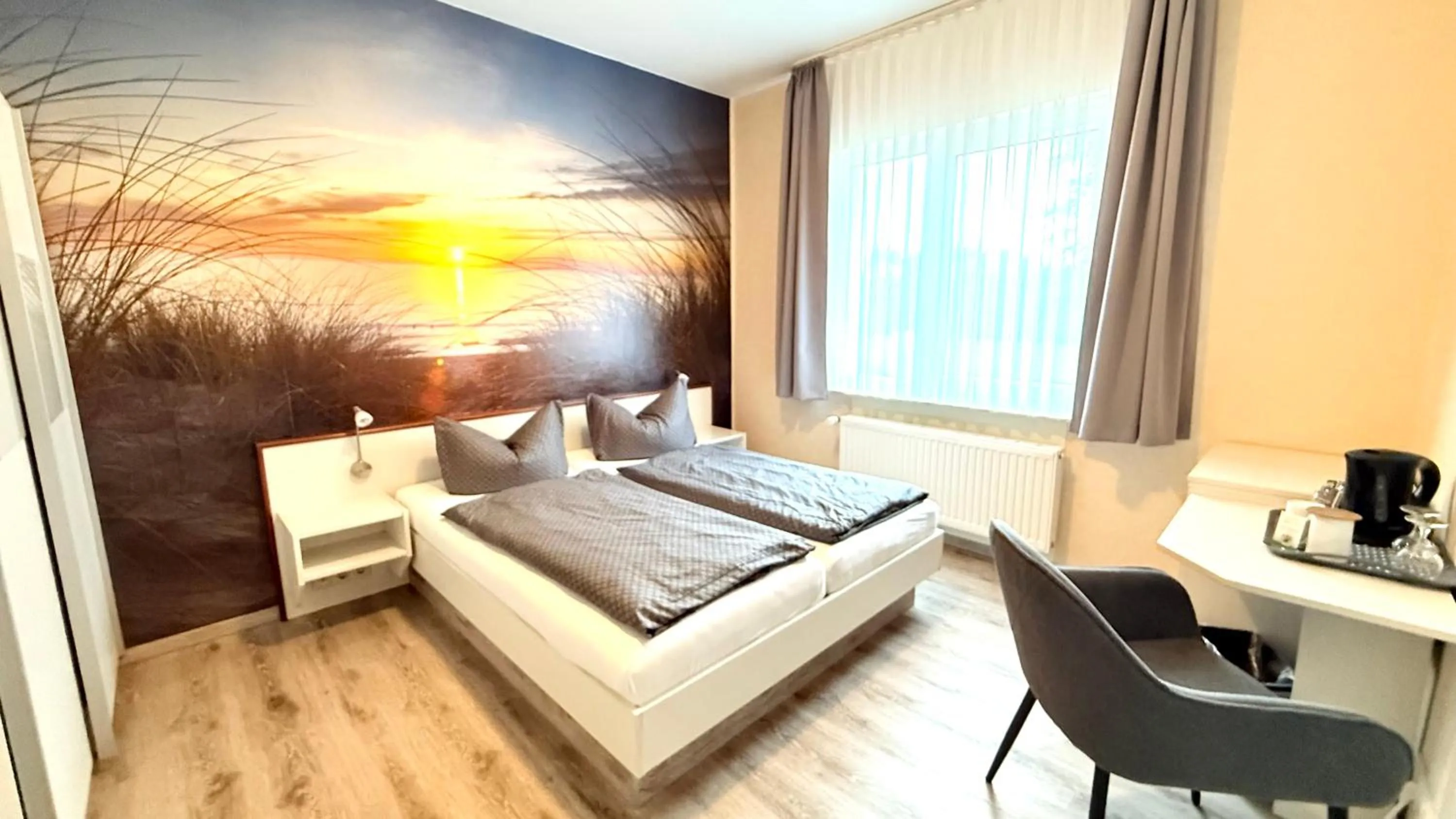 Coffee/tea facilities, Bed in Kastanienhof Hotel garni