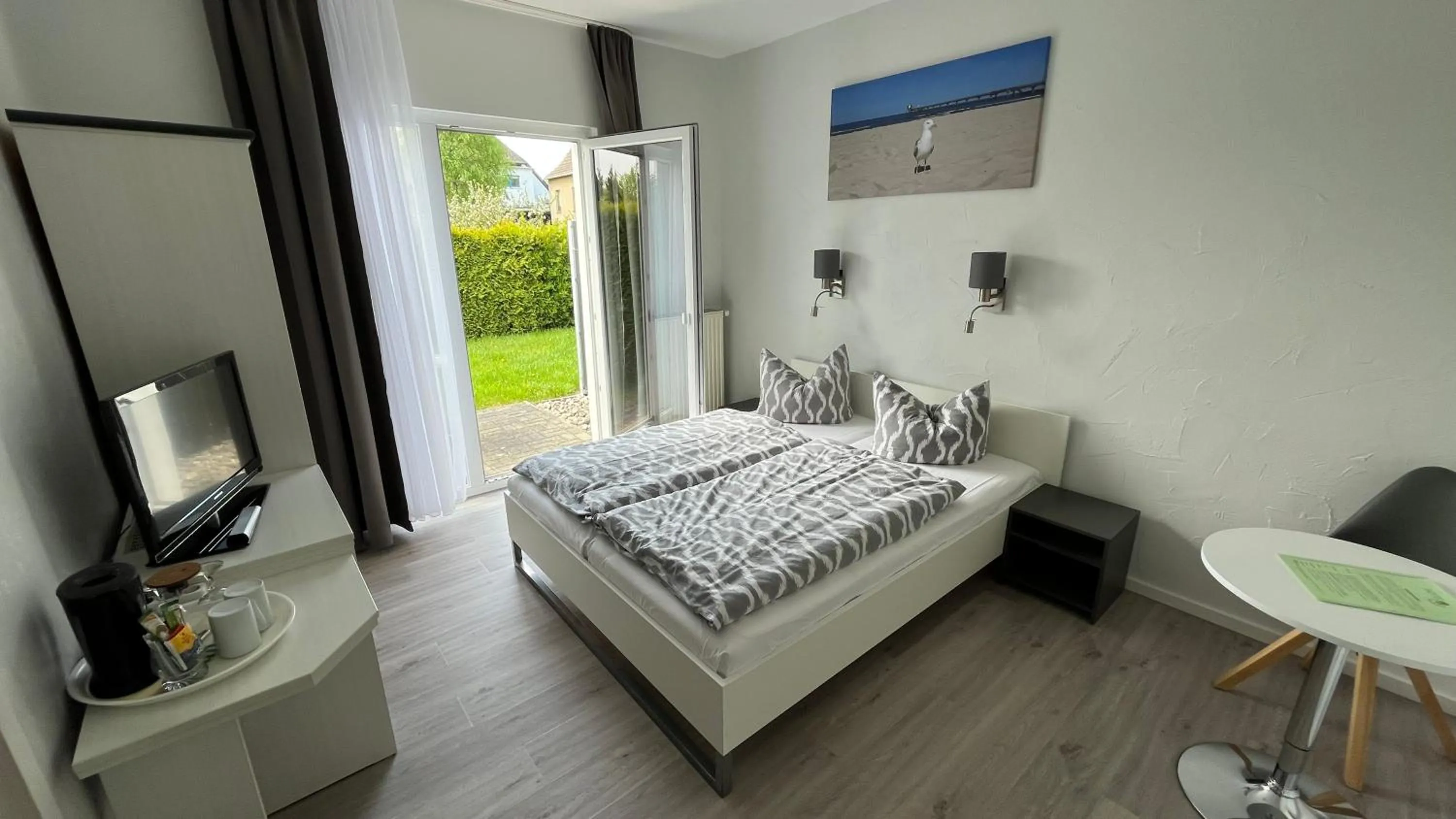 View (from property/room), Bed in Kastanienhof Hotel garni