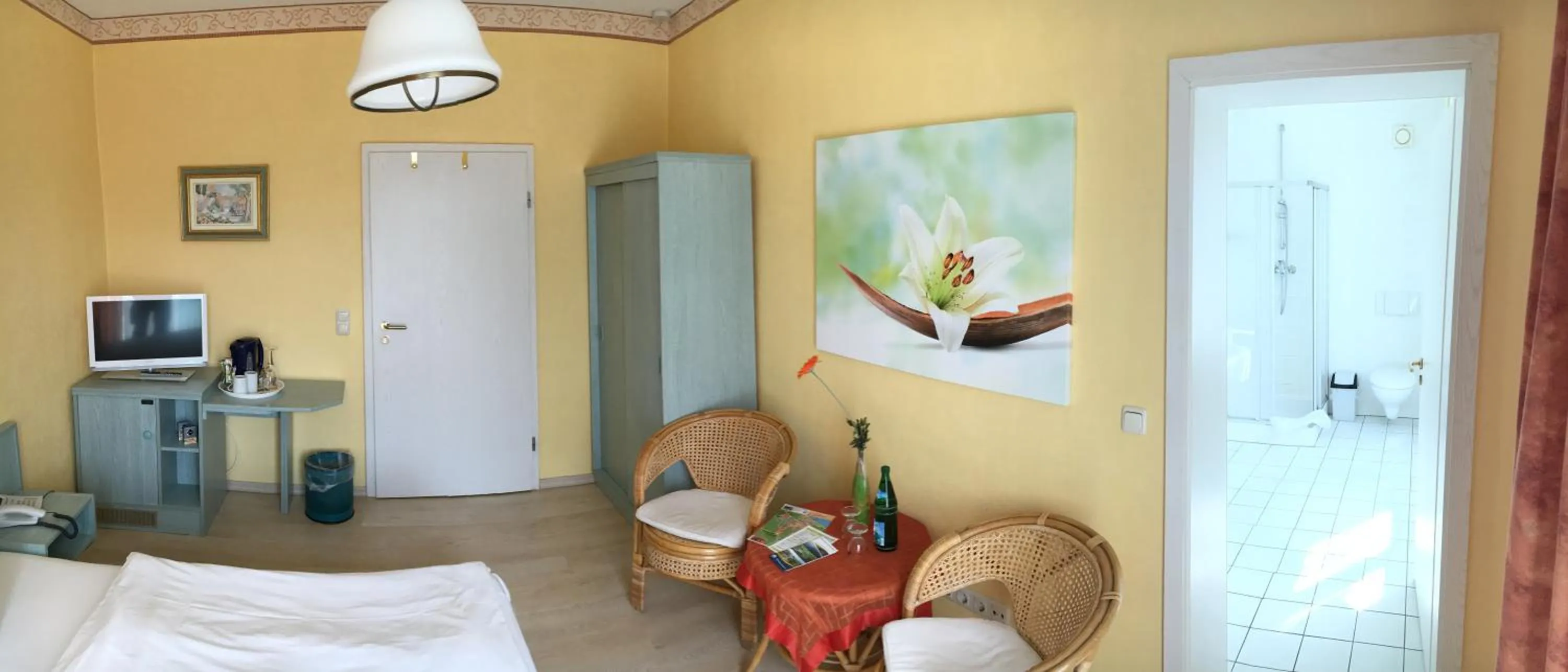 Photo of the whole room, Bed in Kastanienhof Hotel garni