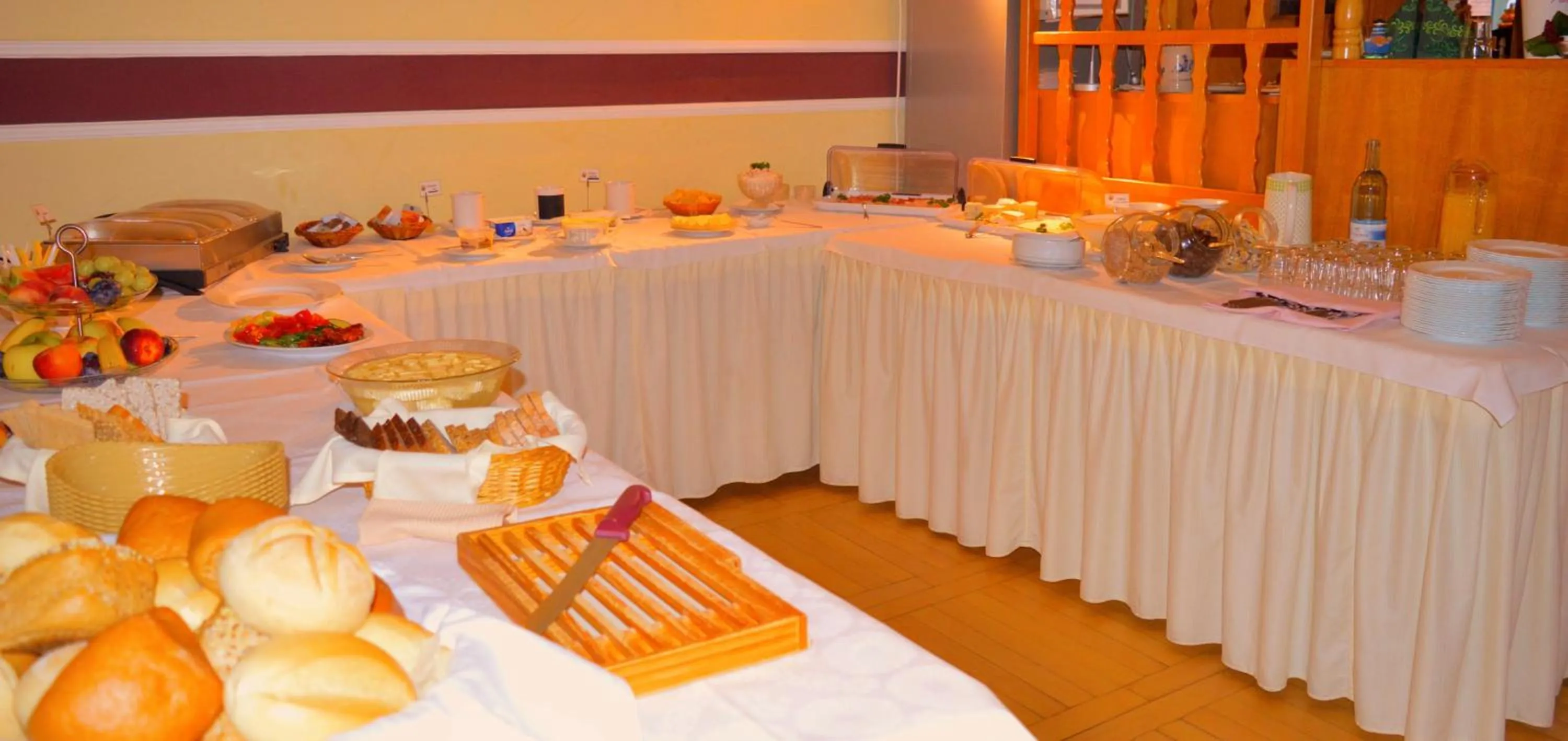 Buffet breakfast in Kastanienhof Hotel garni