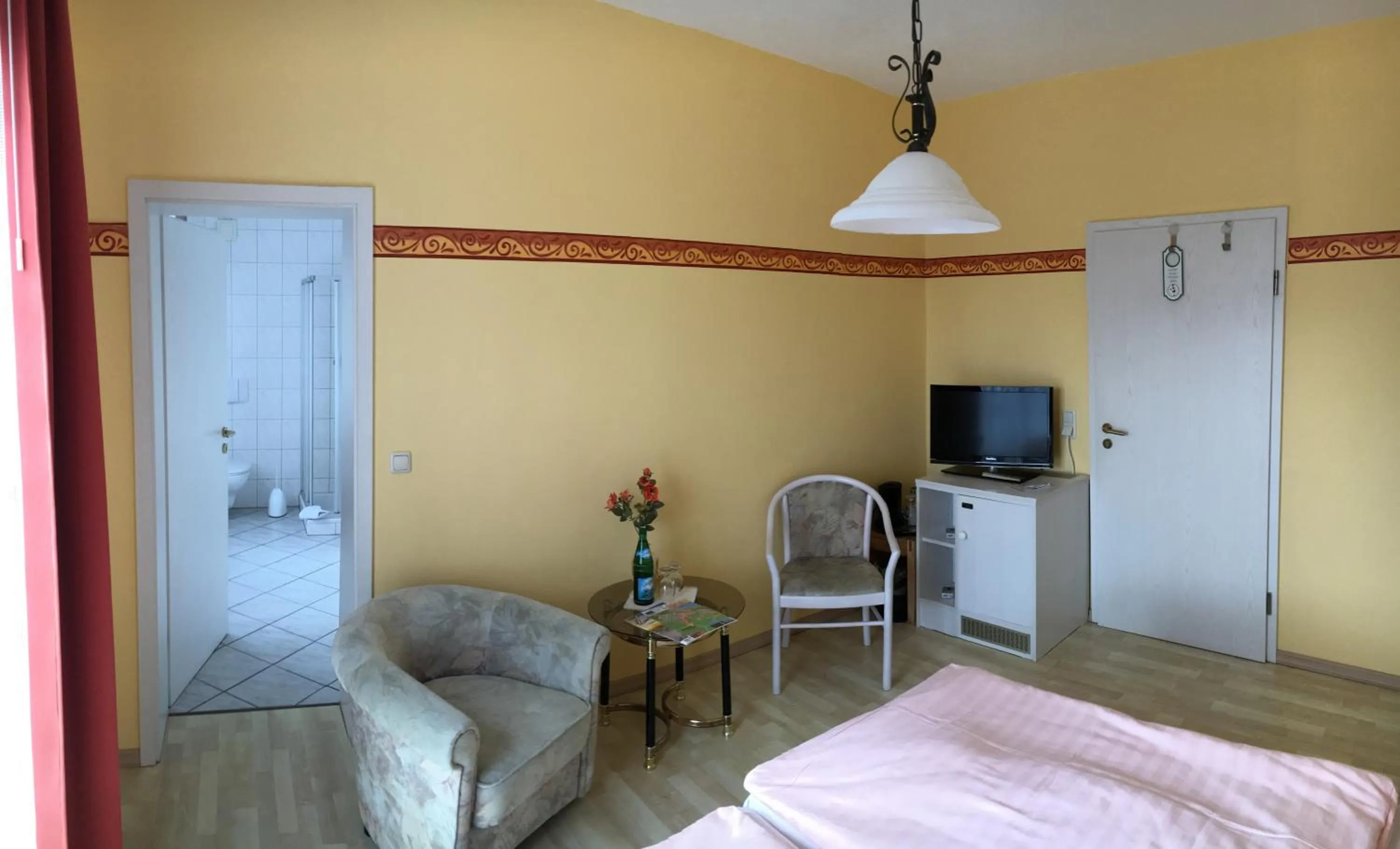 Photo of the whole room, Bed in Kastanienhof Hotel garni