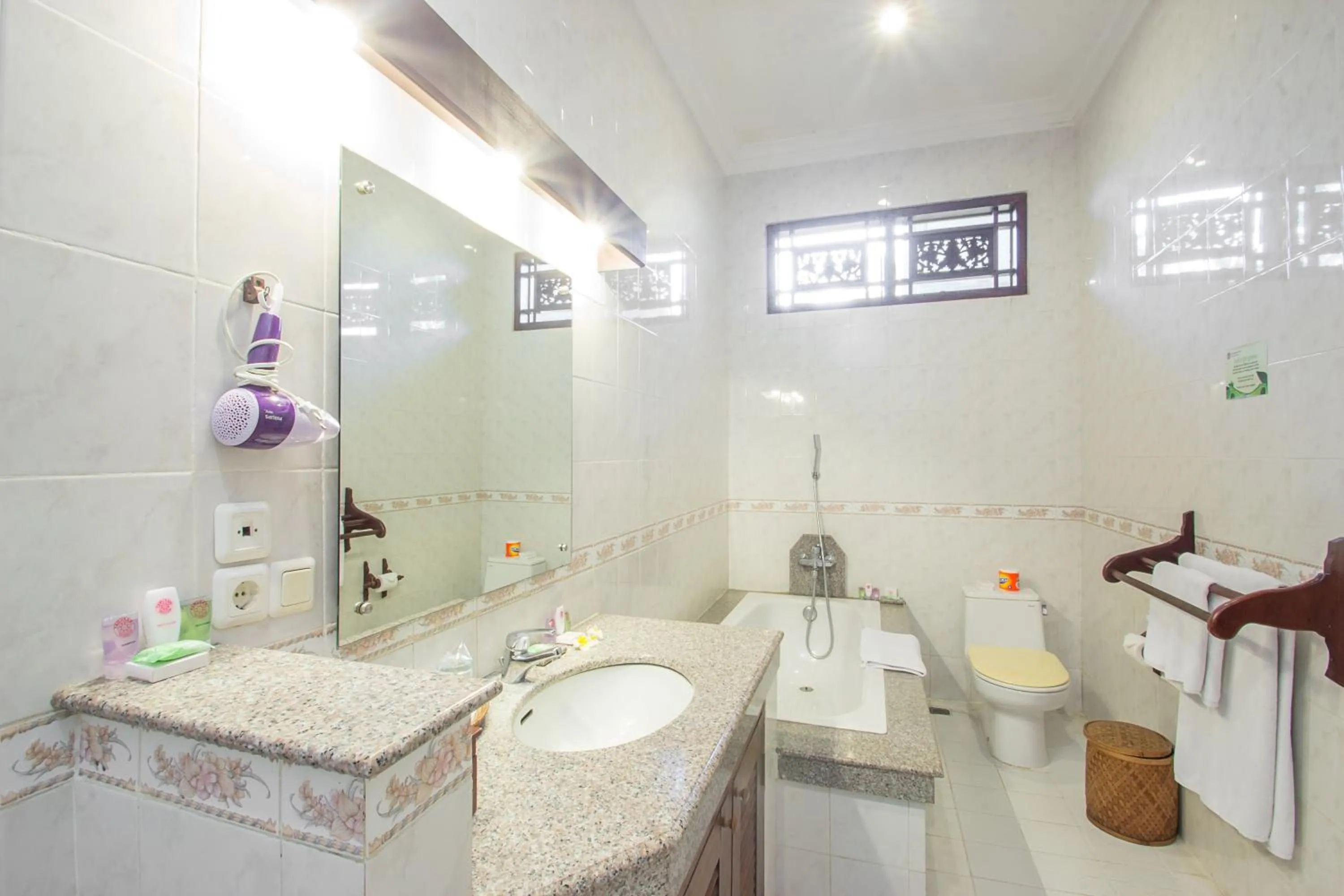 Shower in Tamukami Hotel