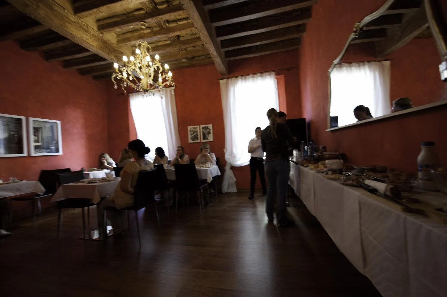 Restaurant/places to eat in Albergo Morandi