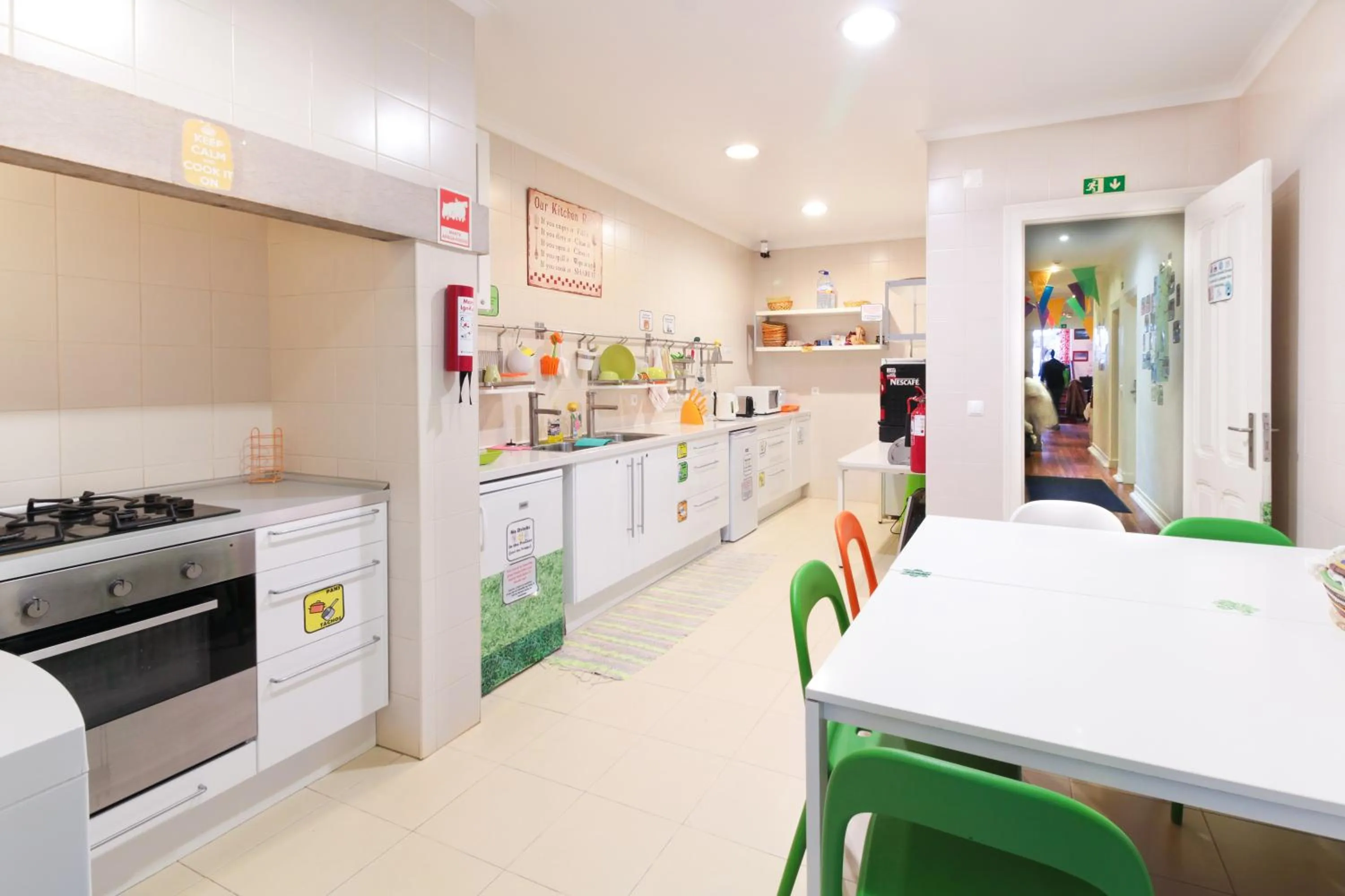 Communal kitchen in Lisboa Central Hostel