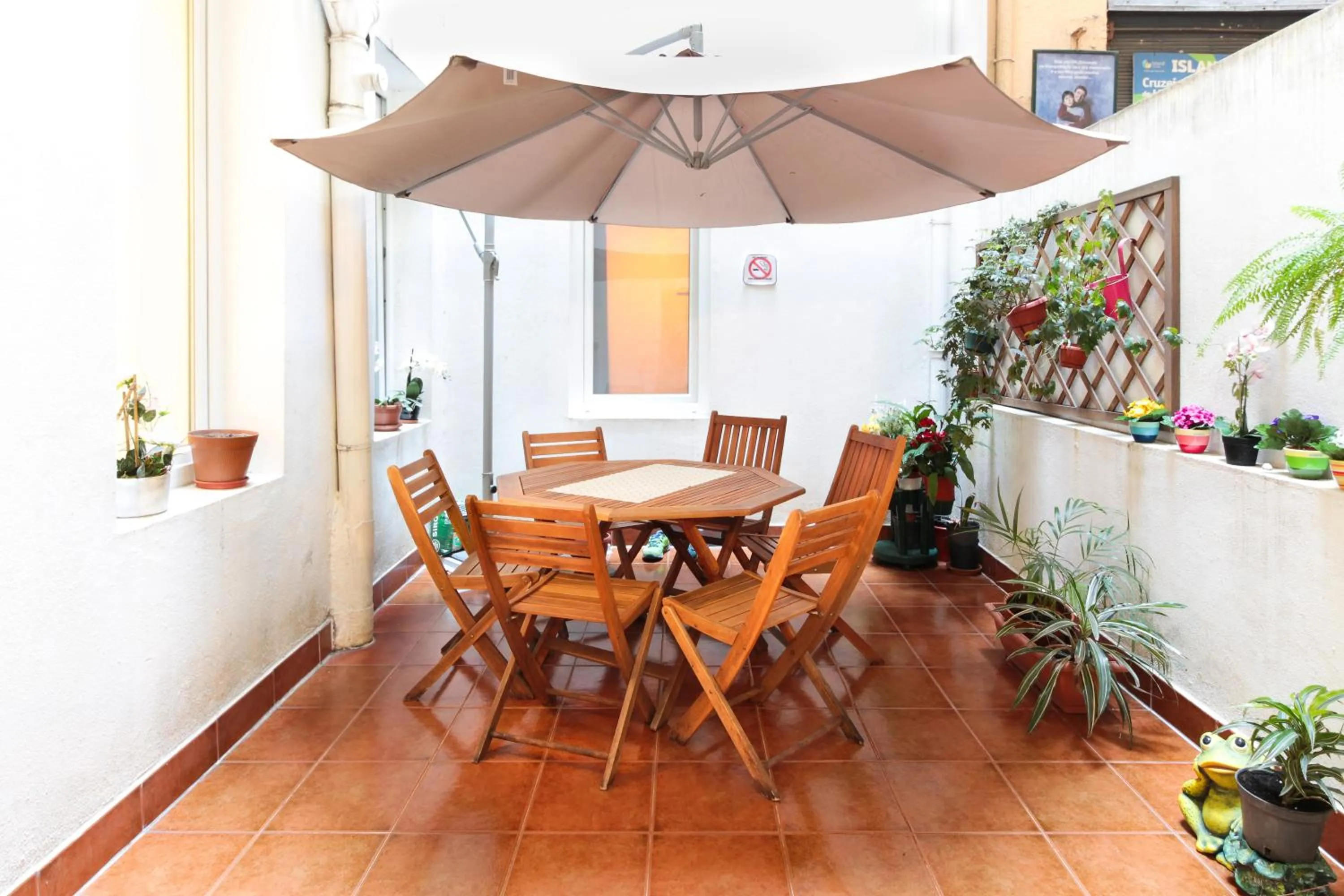 Property building in Lisboa Central Hostel