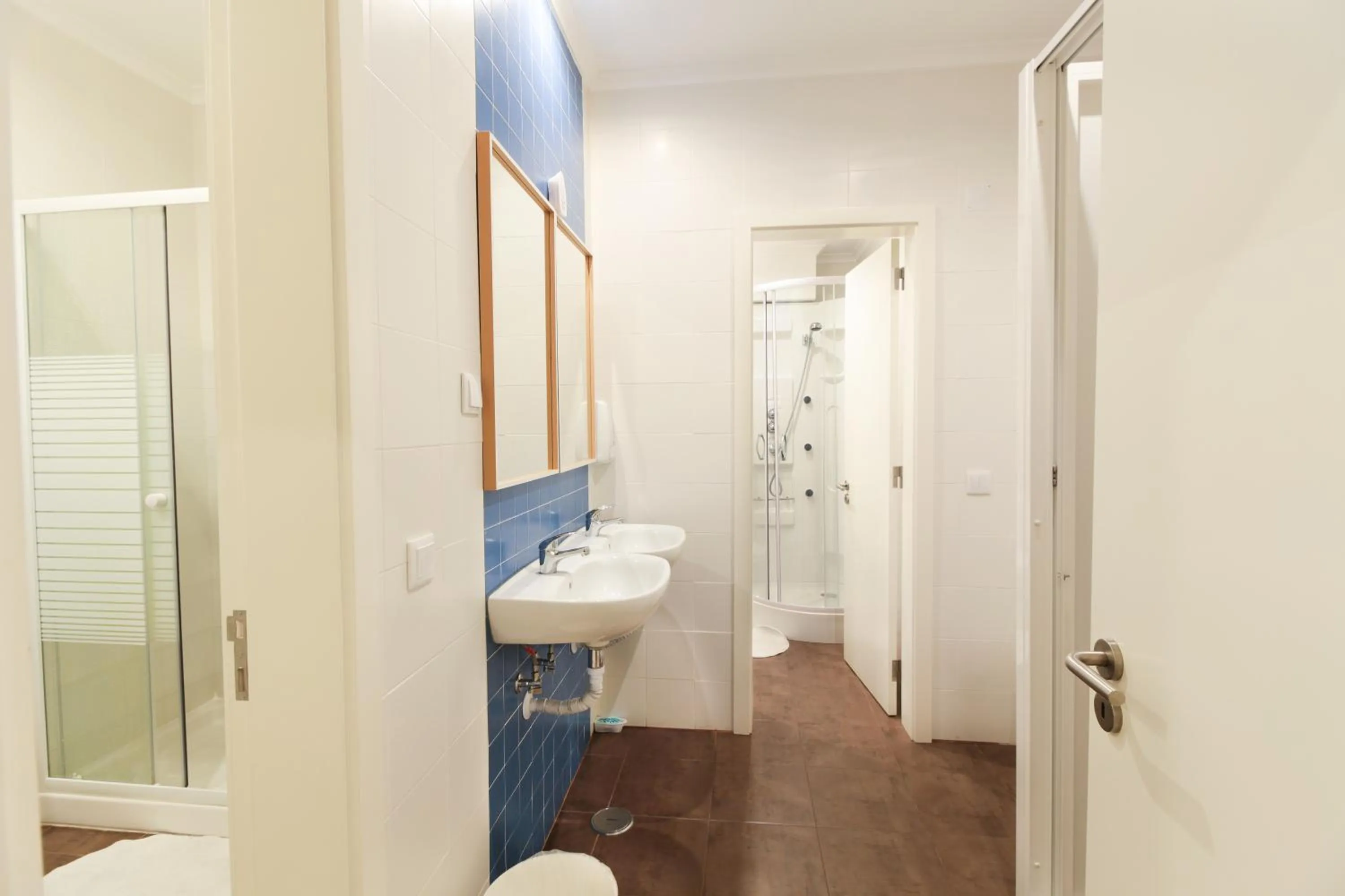 Bathroom in Lisboa Central Hostel