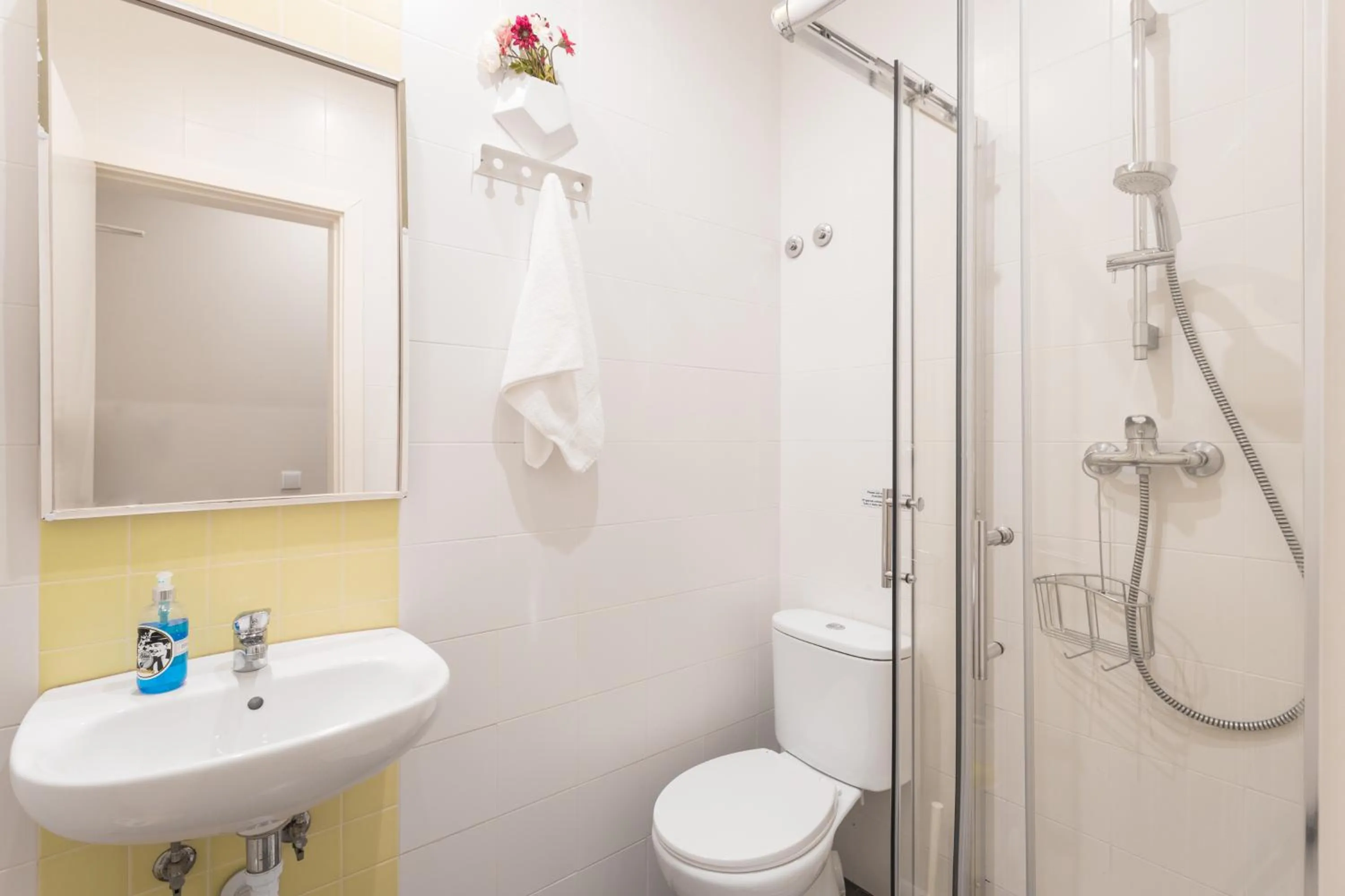 Shower in Lisboa Central Hostel