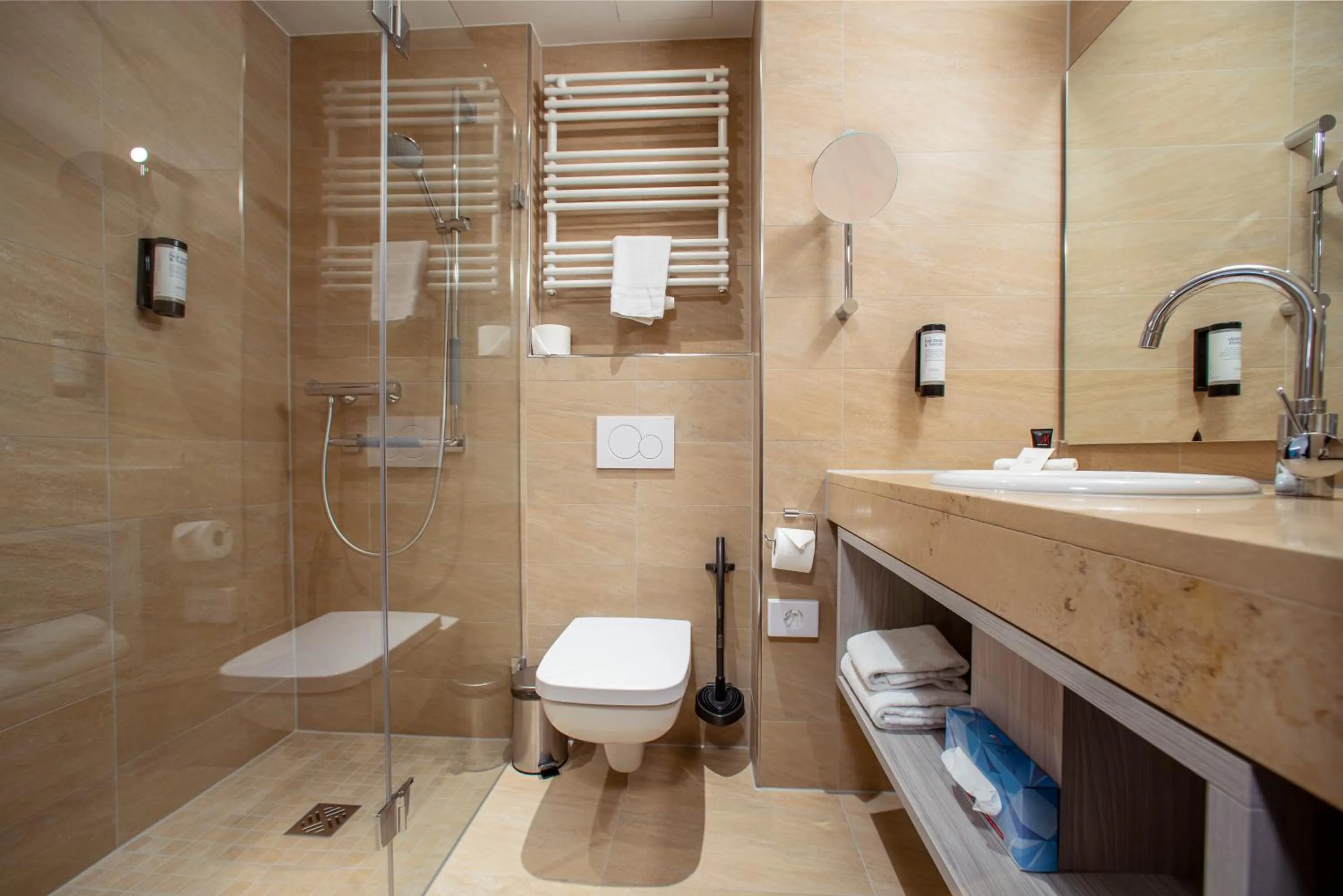 Shower in Eden Hotel Früh am Dom