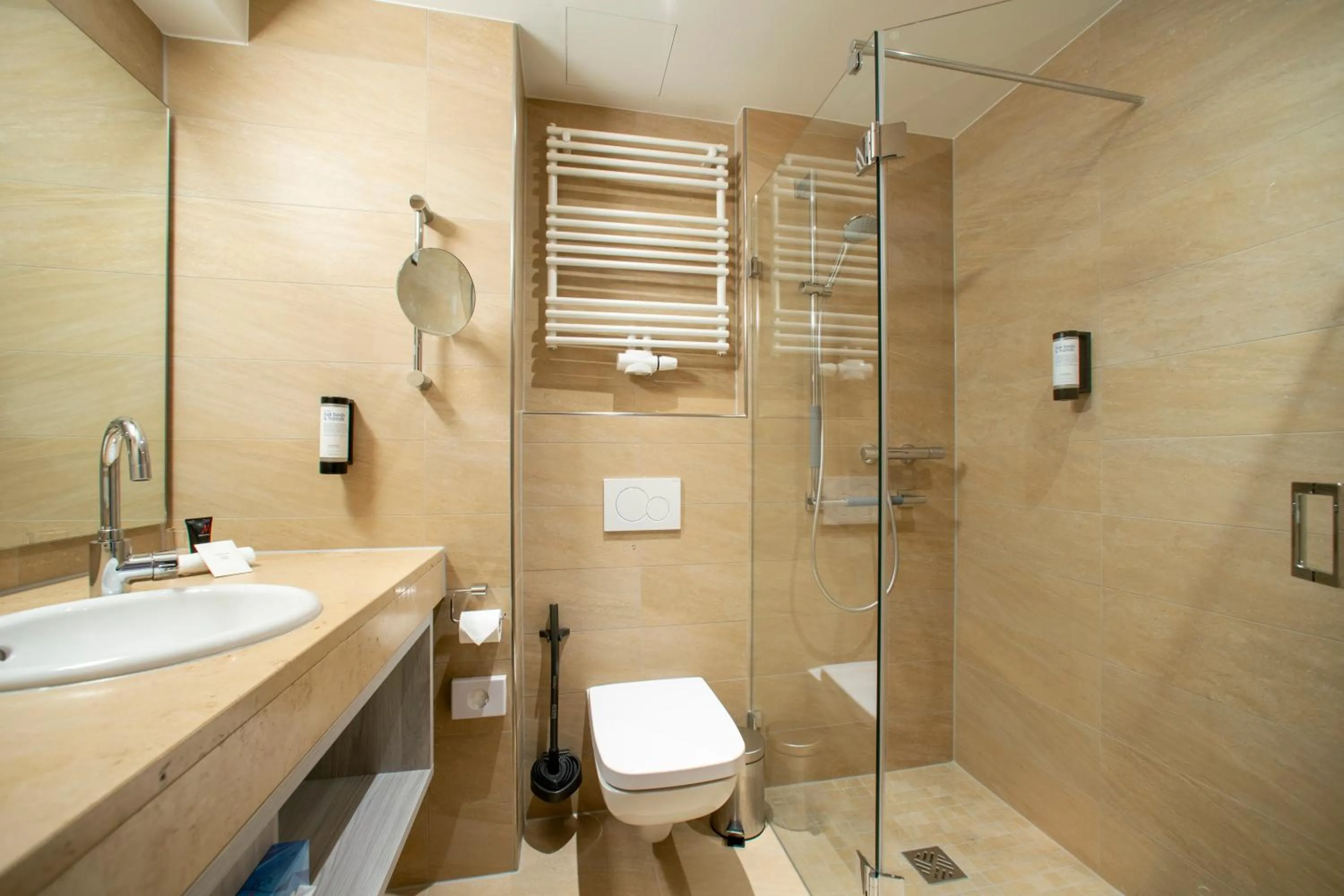 Shower in Eden Hotel Früh am Dom