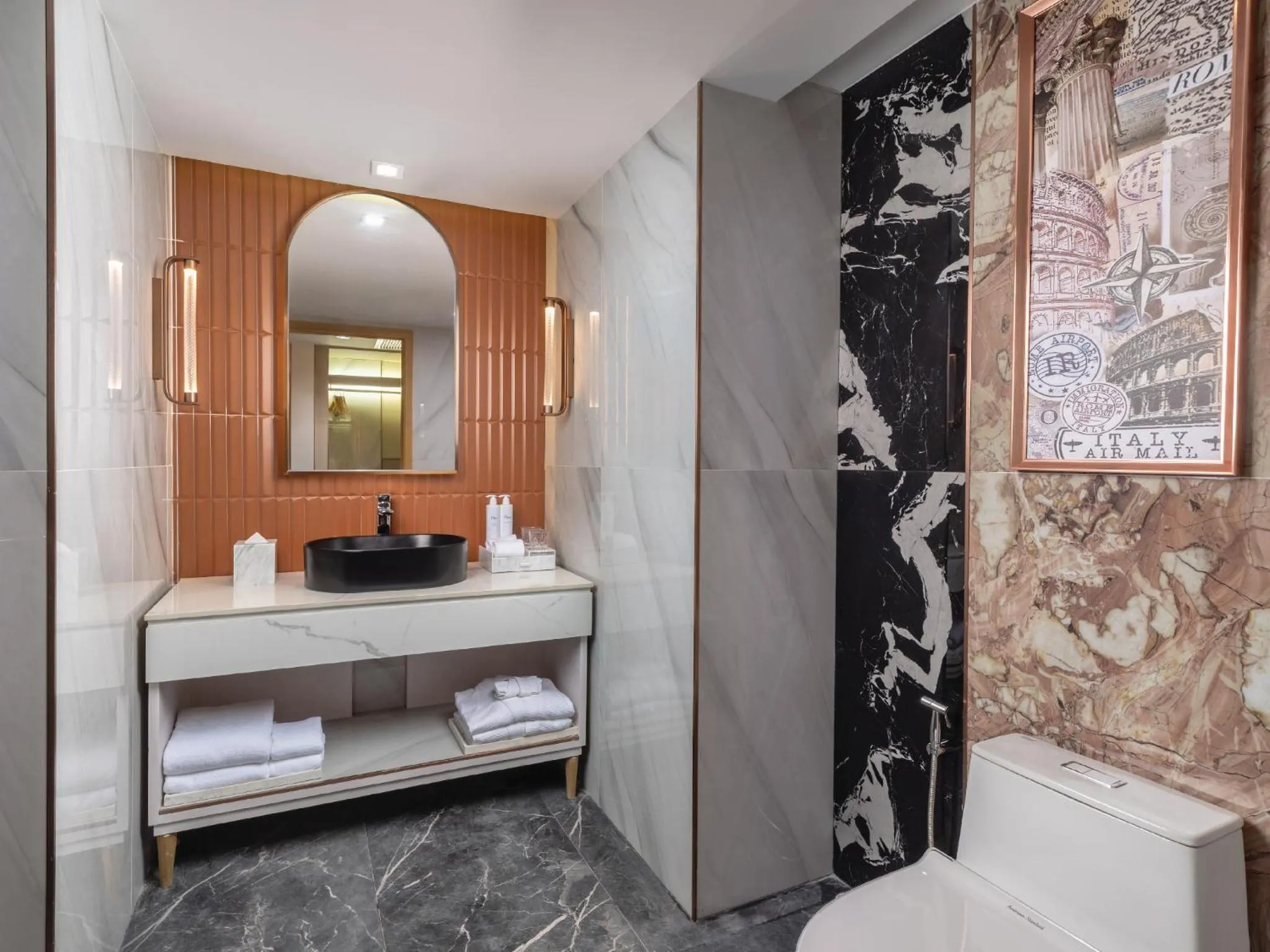 Bathroom in Pipa Hotel Bangkok Sukhumvit 11