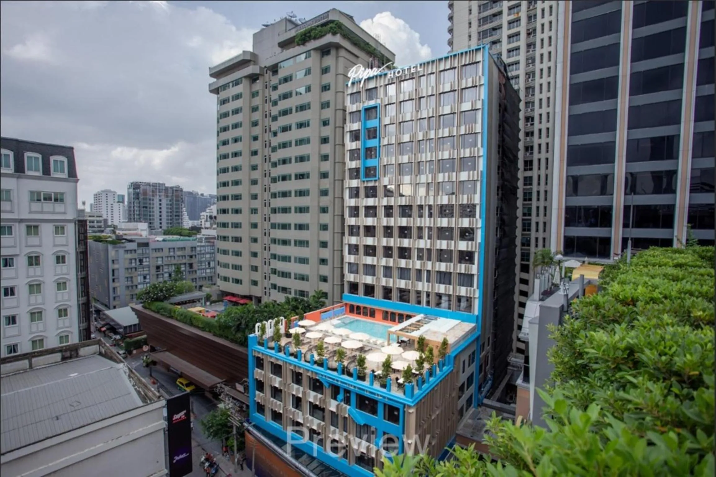 Property building in Pipa Hotel Bangkok Sukhumvit 11