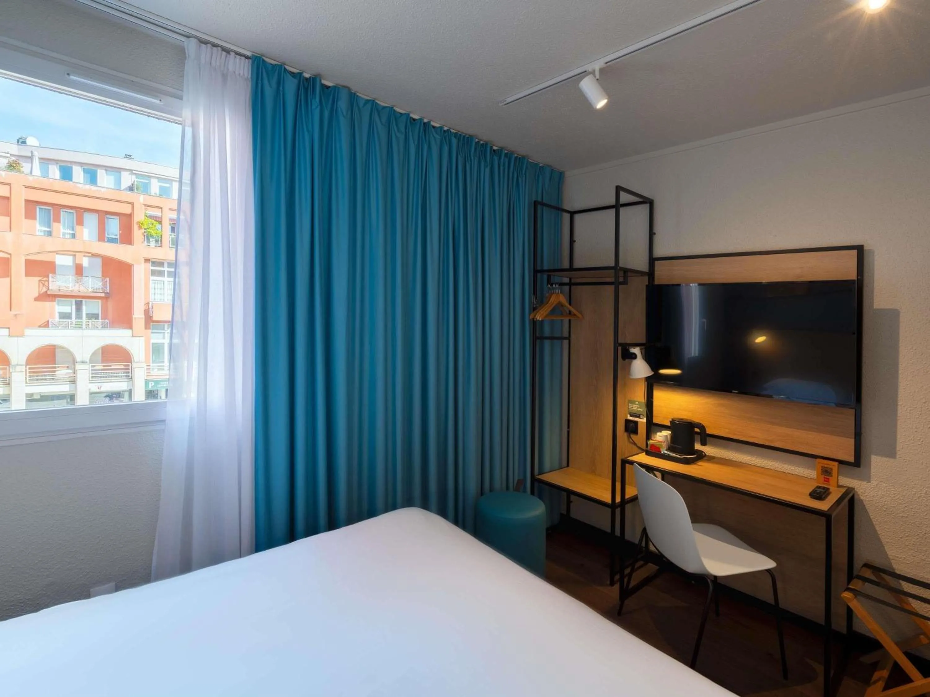 Bedroom, Bed in ibis Epernay Centre Ville